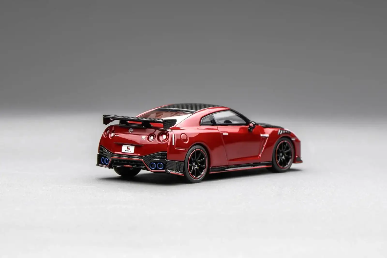 Motorhelix 1:64 Scale Nissan GT-R NISMO (R35) Special Edition 2022 - Image 3