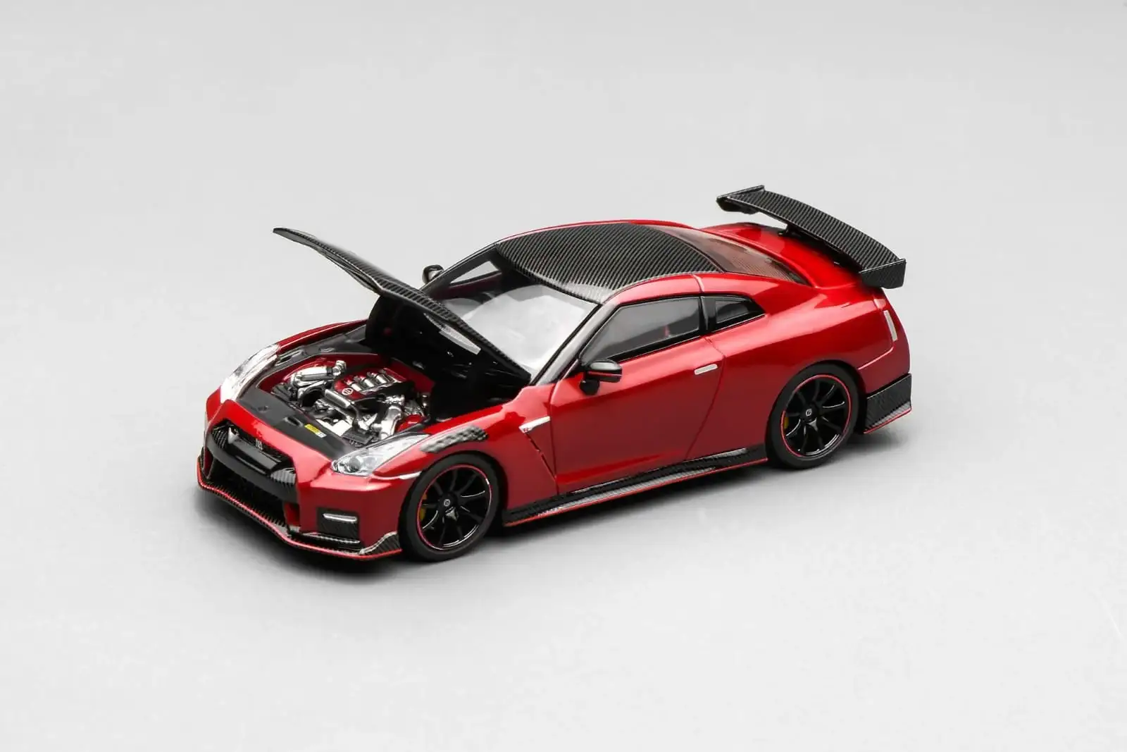 Motorhelix 1:64 Scale Nissan GT-R NISMO (R35) Special Edition 2022 - Image 4