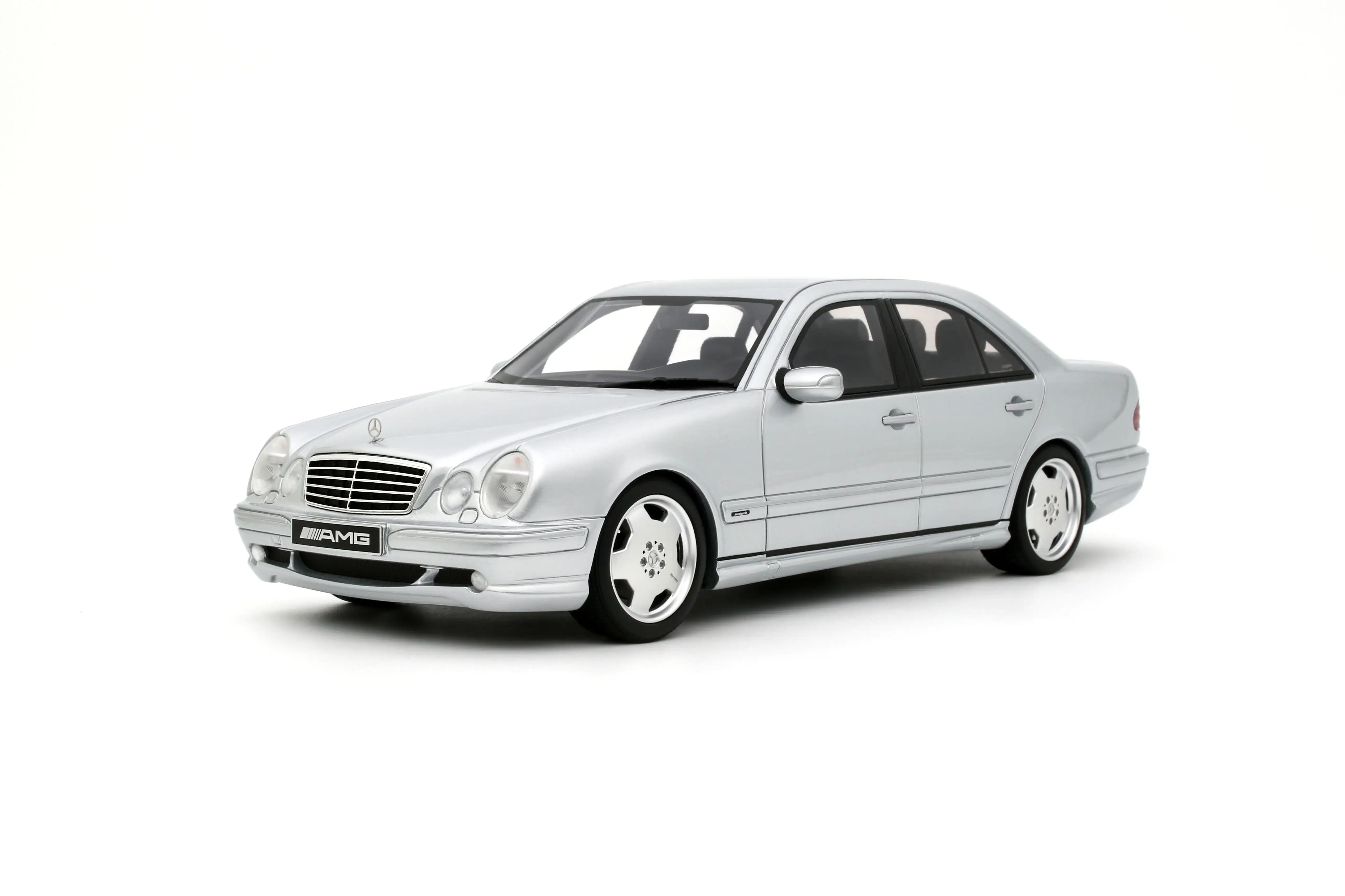 [shipping included] OTTO Mobile 1:18 OT459 1:18 MERCEDES-BENZ E55 AMG W210 BRILLIANT SILVER 744 2001