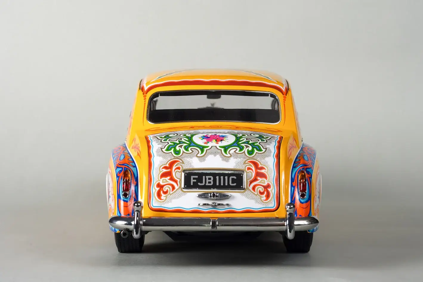 Paragon 1:18 Scale GT270 Rolls Royce Phantom V 1964 MPW John Lennon - Image 3