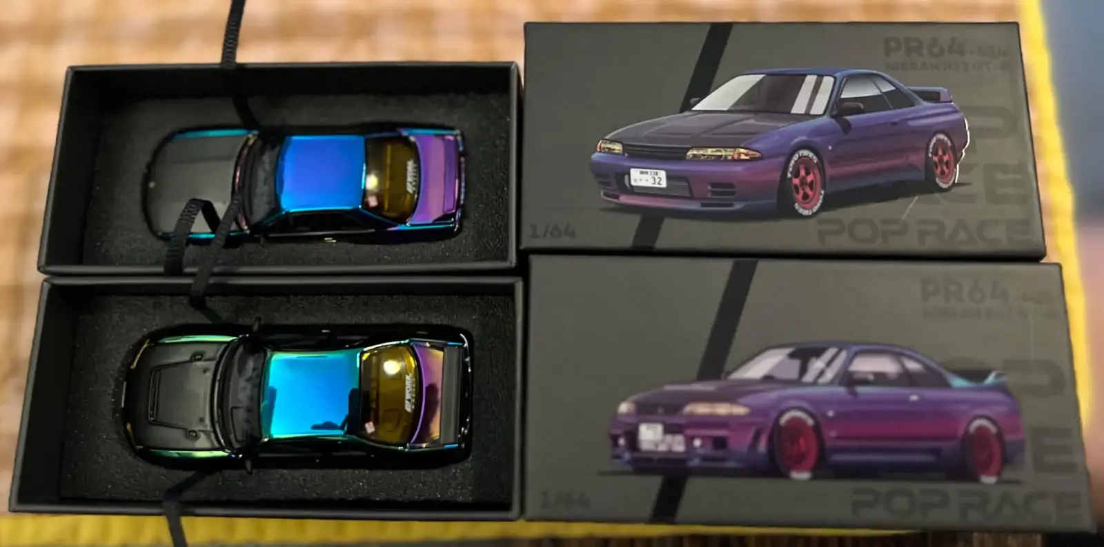 Pop Race 1/64 Vancouver Exclusive Nissan Skyline GT-R R33 & R32 Set - Image 2