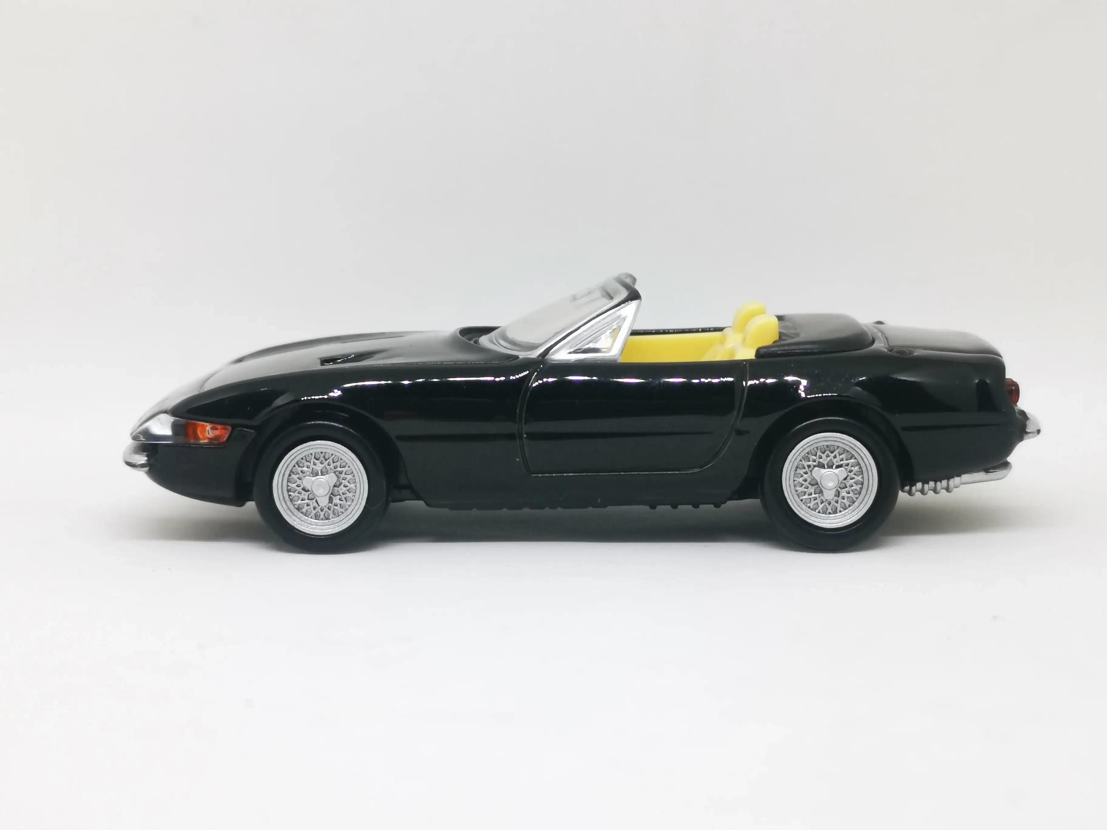Tomica Premium No.36 Ferrari 365 GTS4 set of two 1:61 SCALE NEW IN Box - Image 8