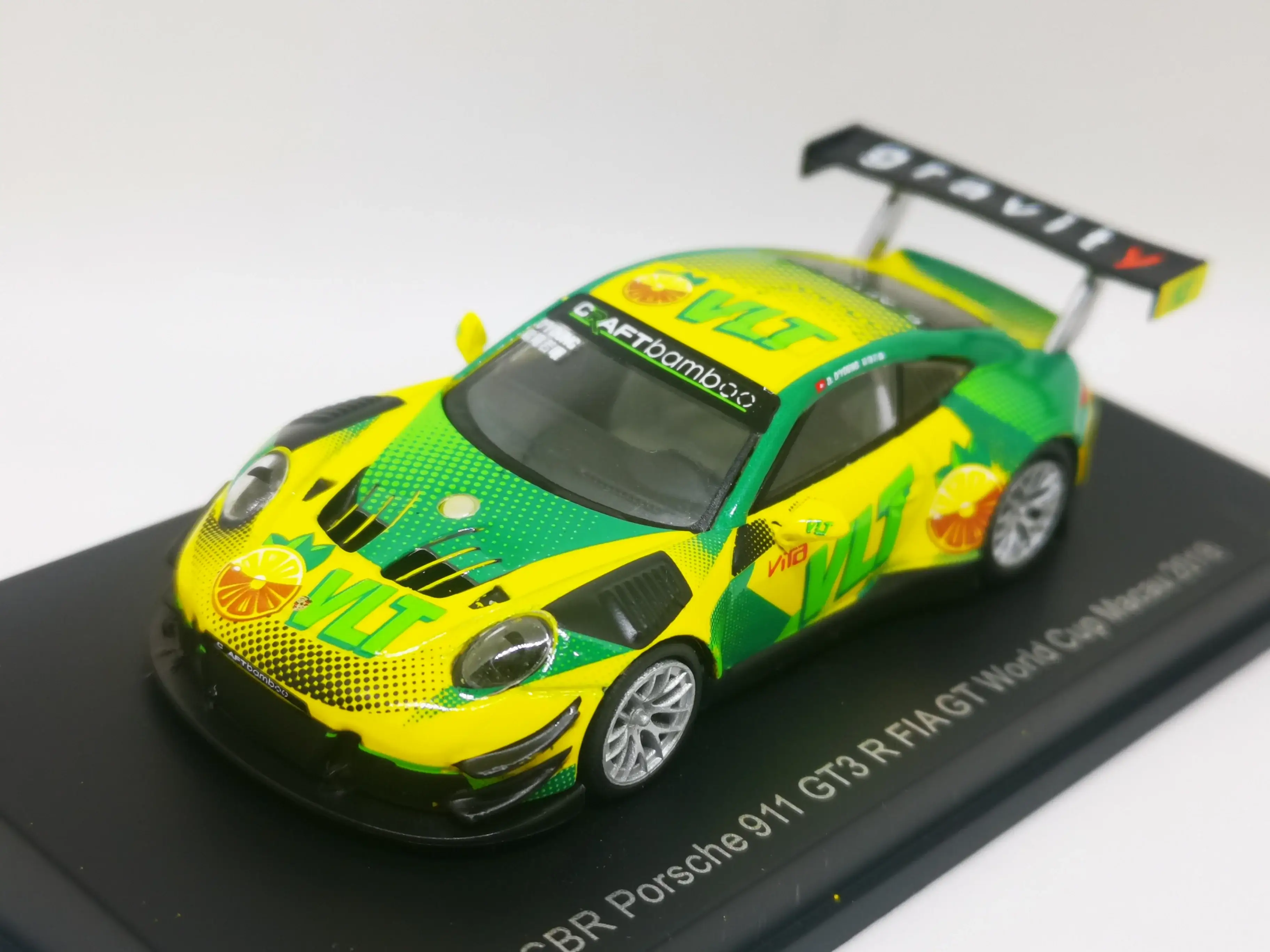 Spark Model Porsche 911 GT3 R FIA Macau GP 2018 with real Driver Signature 1:64 scale - Image 3
