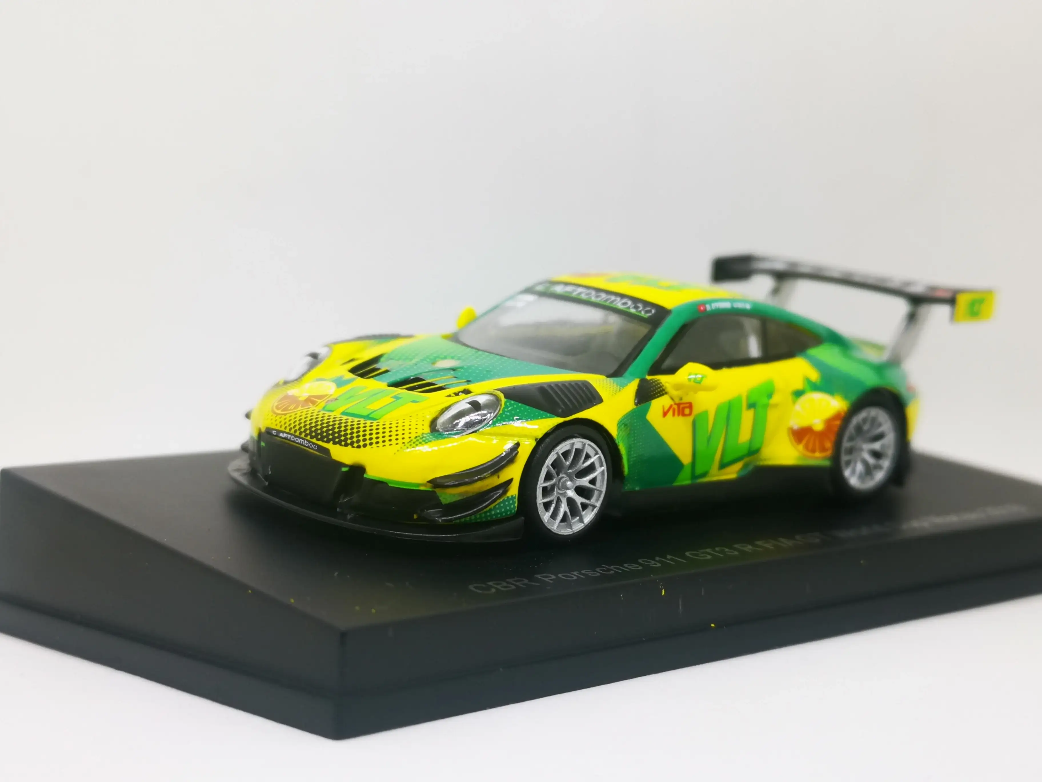 Spark Model Porsche 911 GT3 R FIA Macau GP 2018 with real Driver Signature 1:64 scale - Image 6