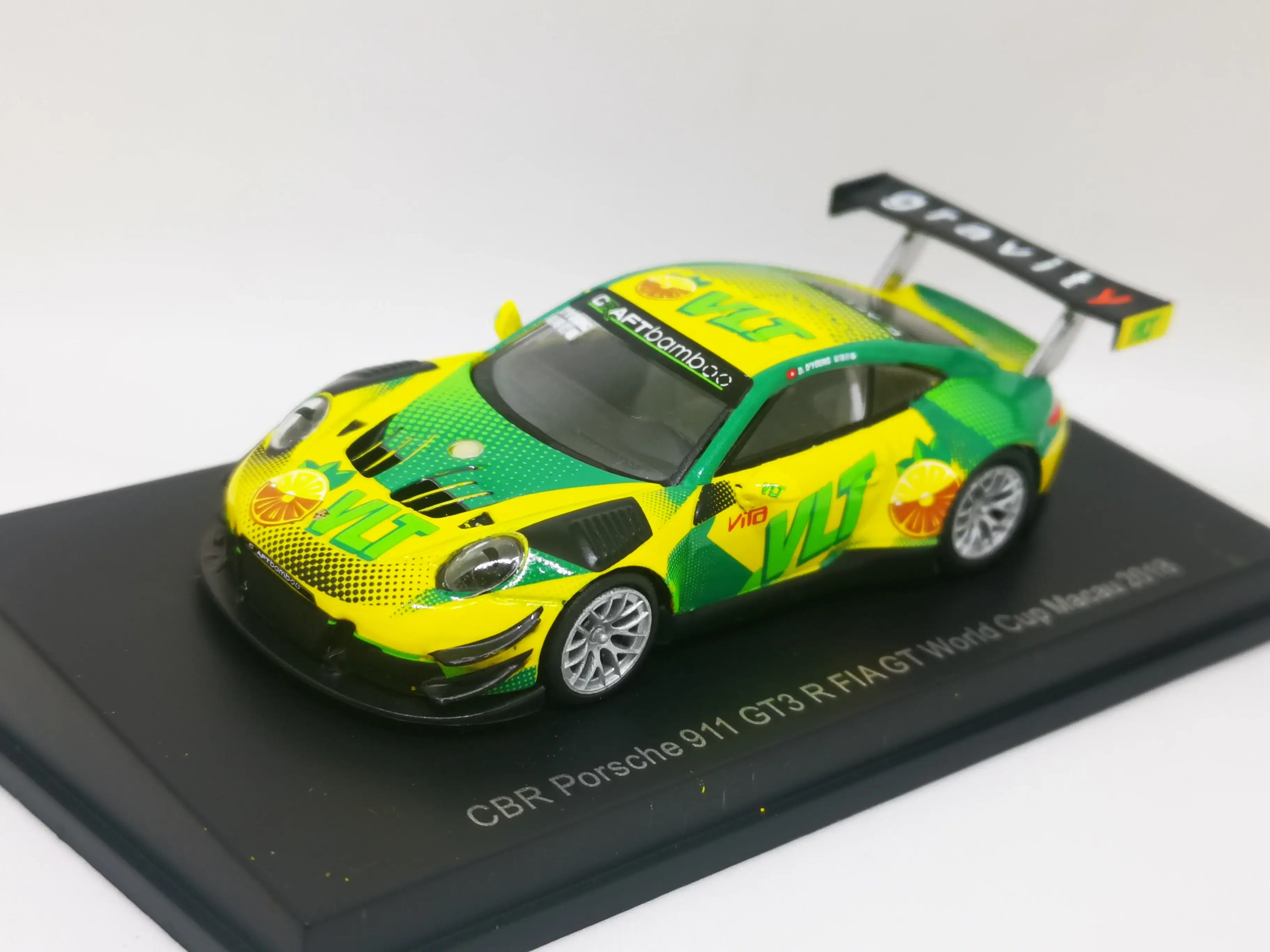 Spark Model Porsche 911 GT3 R FIA Macau GP 2018 with real Driver Signature 1:64 scale - Image 7