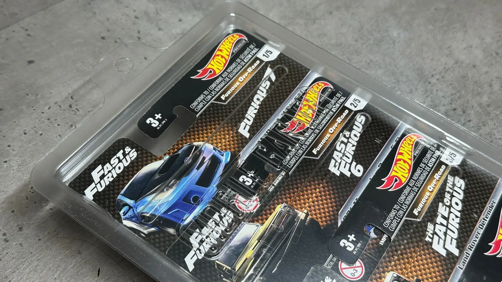 Shipping Included Super Hard Clam Shell Protector pack of 3/5/10 for Hot Wheels Premium Set - Image 4