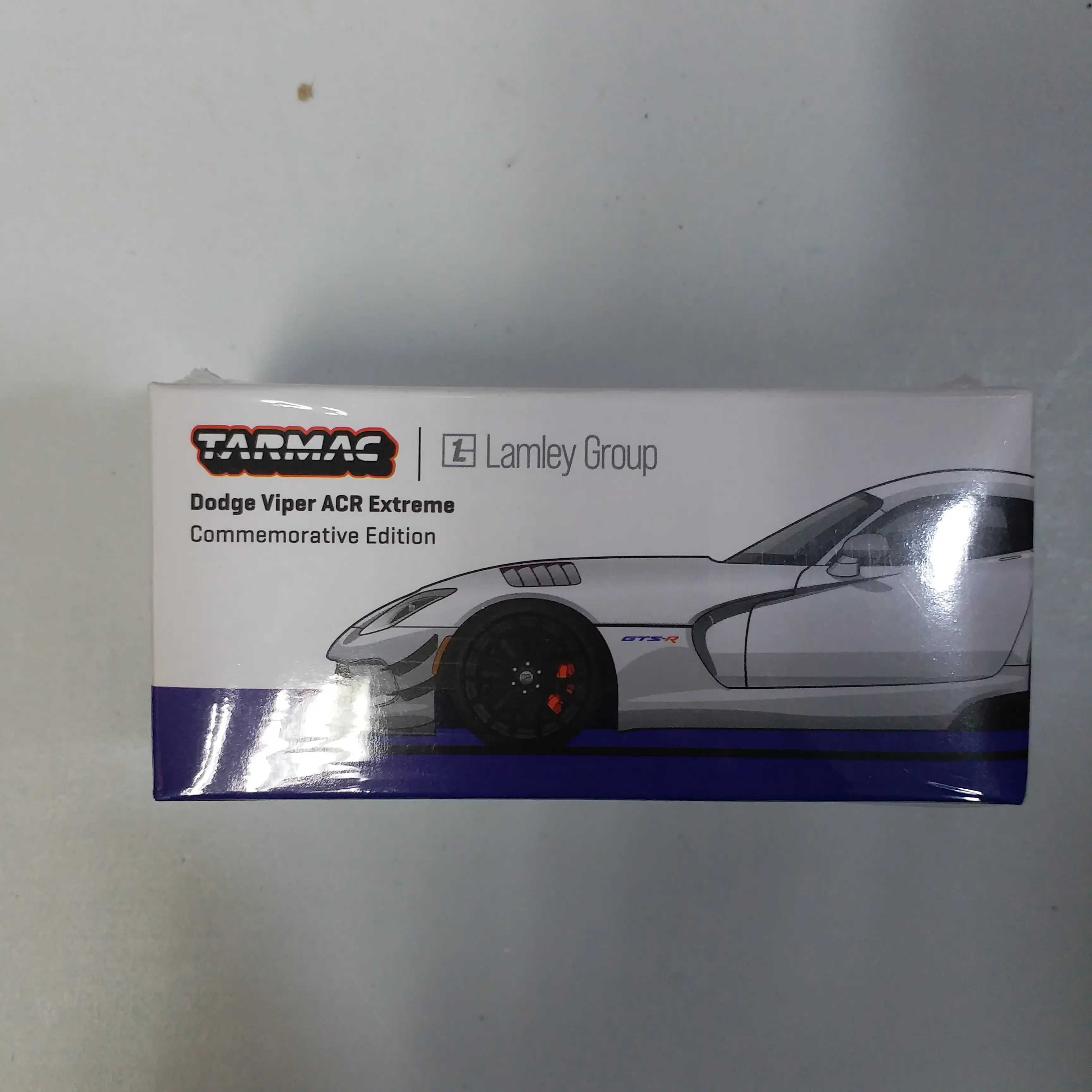 Tarmac works 1:64 Dodge Viper ACR Extreme Commemorative Edition - Image 3