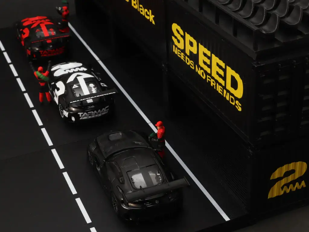 Tarmac Works Mercedes me x 4A likeBlack x Tarmac Works 1/64 Mercedes-AMG GT3 #3 Diorama & Cars Boxset - Image 3