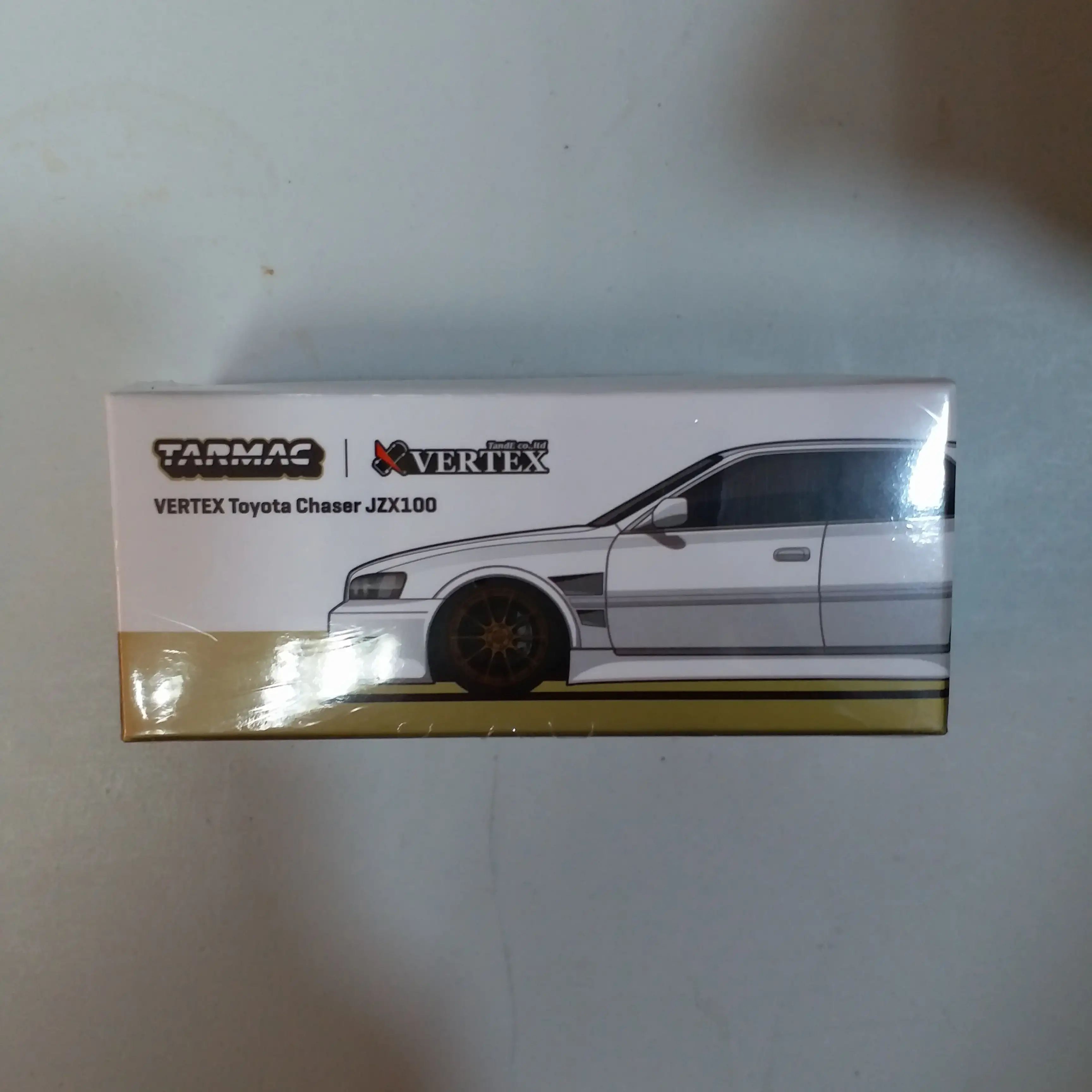 Tarmac Works VERTEX Toyota Chaser JZX100 White Metallic, Lamley Special Edition - Image 2