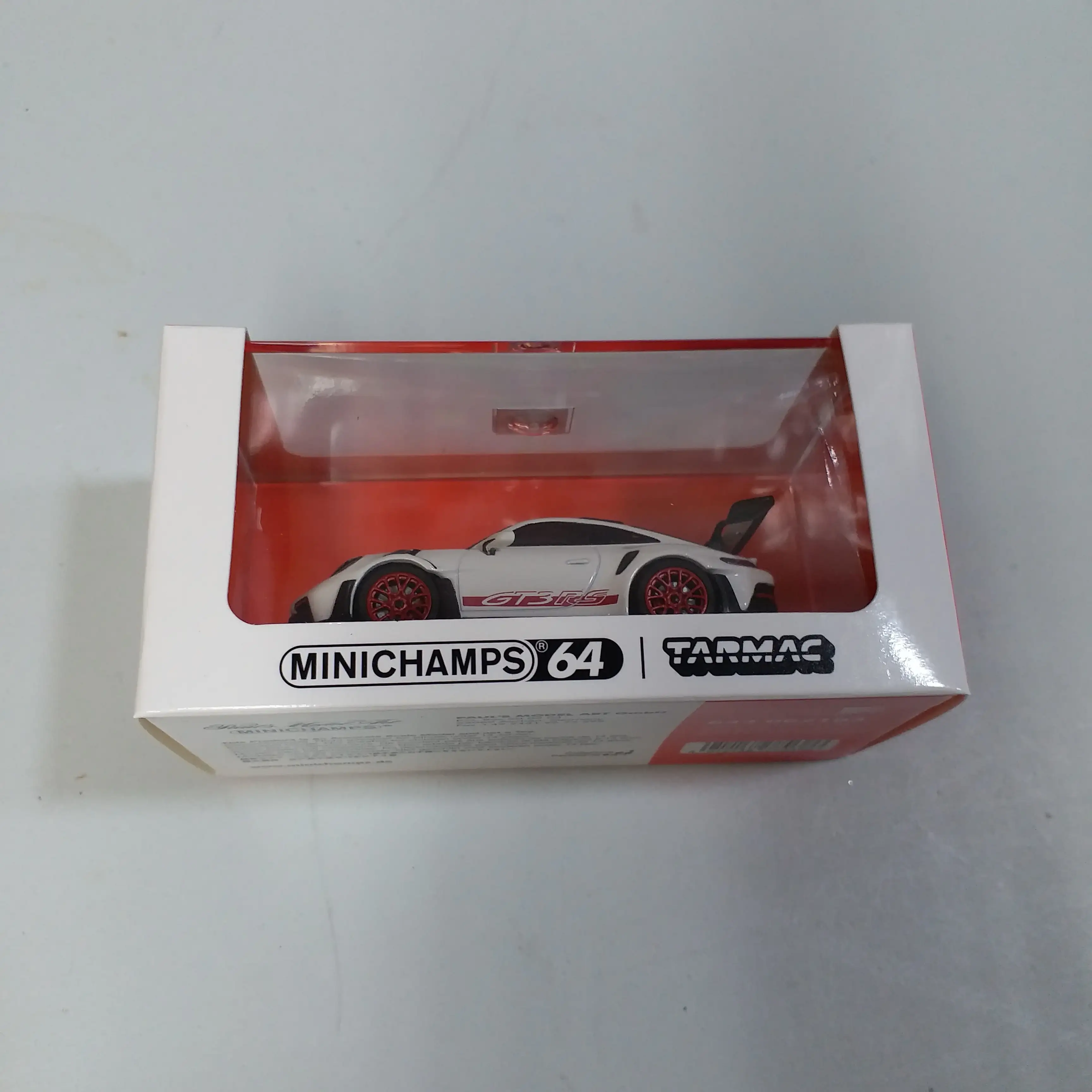 Tarmac Works x Minichamps 1/64 Porsche 911 (992) GT3 RS White / Red - Image 2