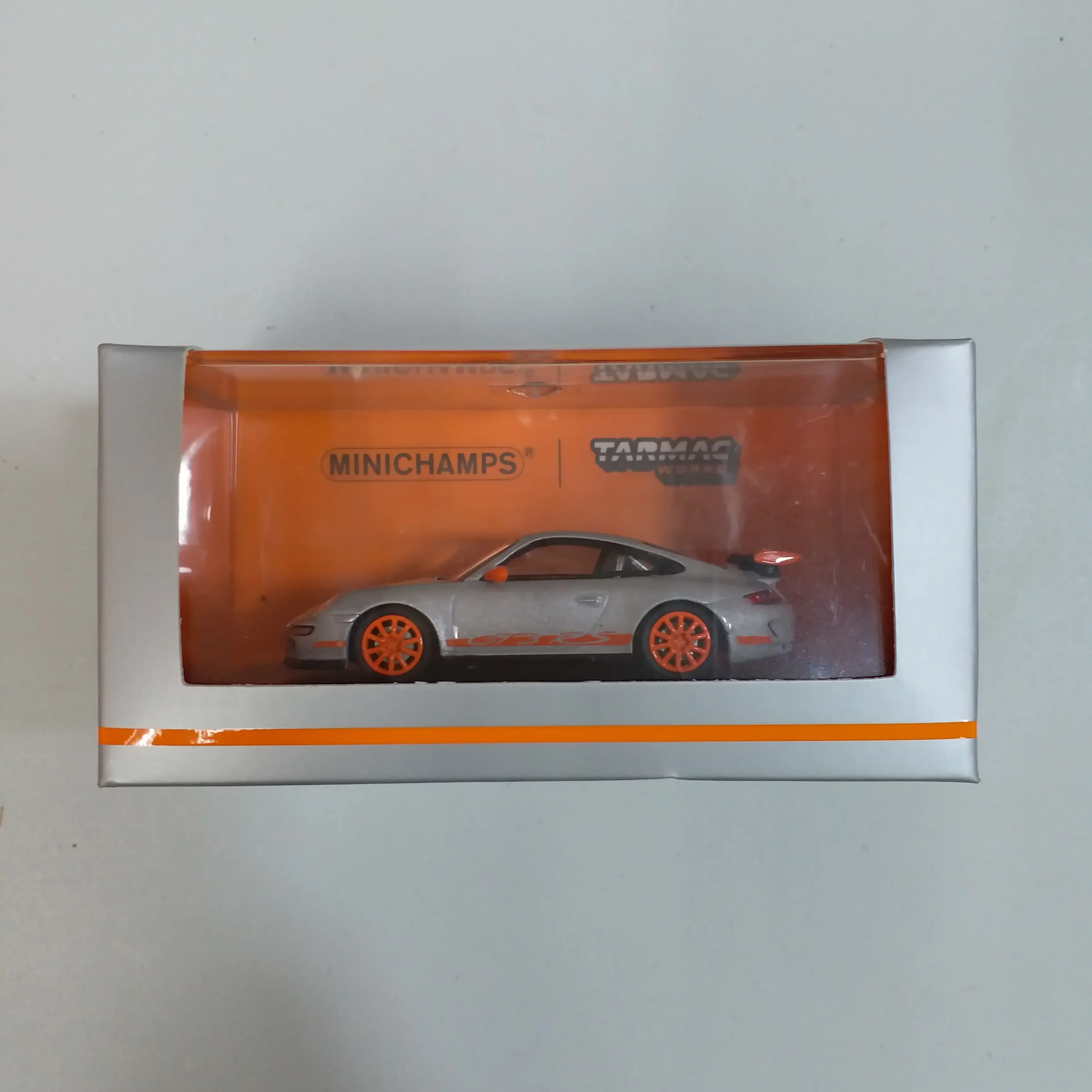 Tarmac Works x Minichamps Porsche 911 GT3 RS 2006 - Image 4