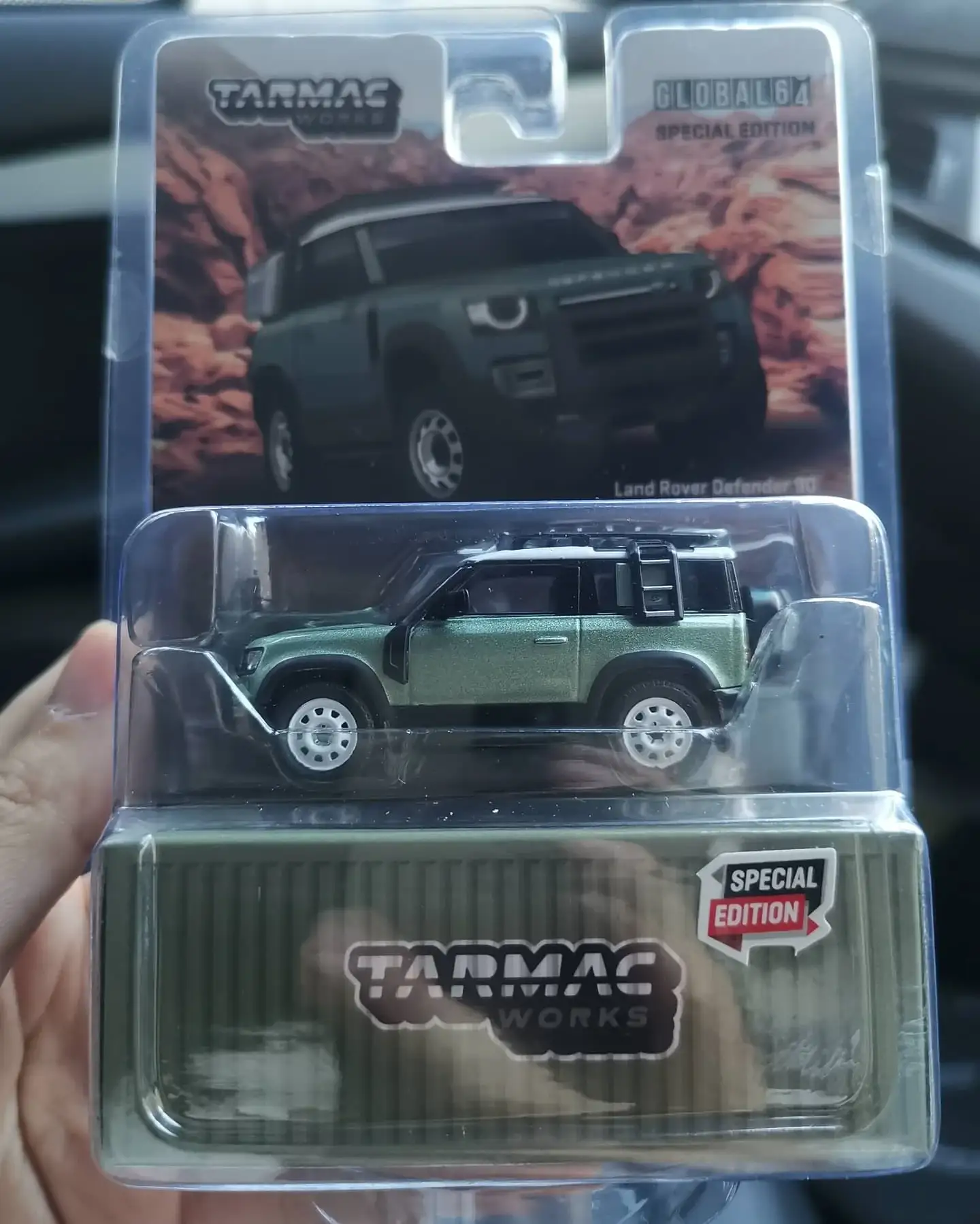 Tarmac works Land Rover Defender 110 Hong Kong Toy Car Salon 2021 Exclusive - Image 4