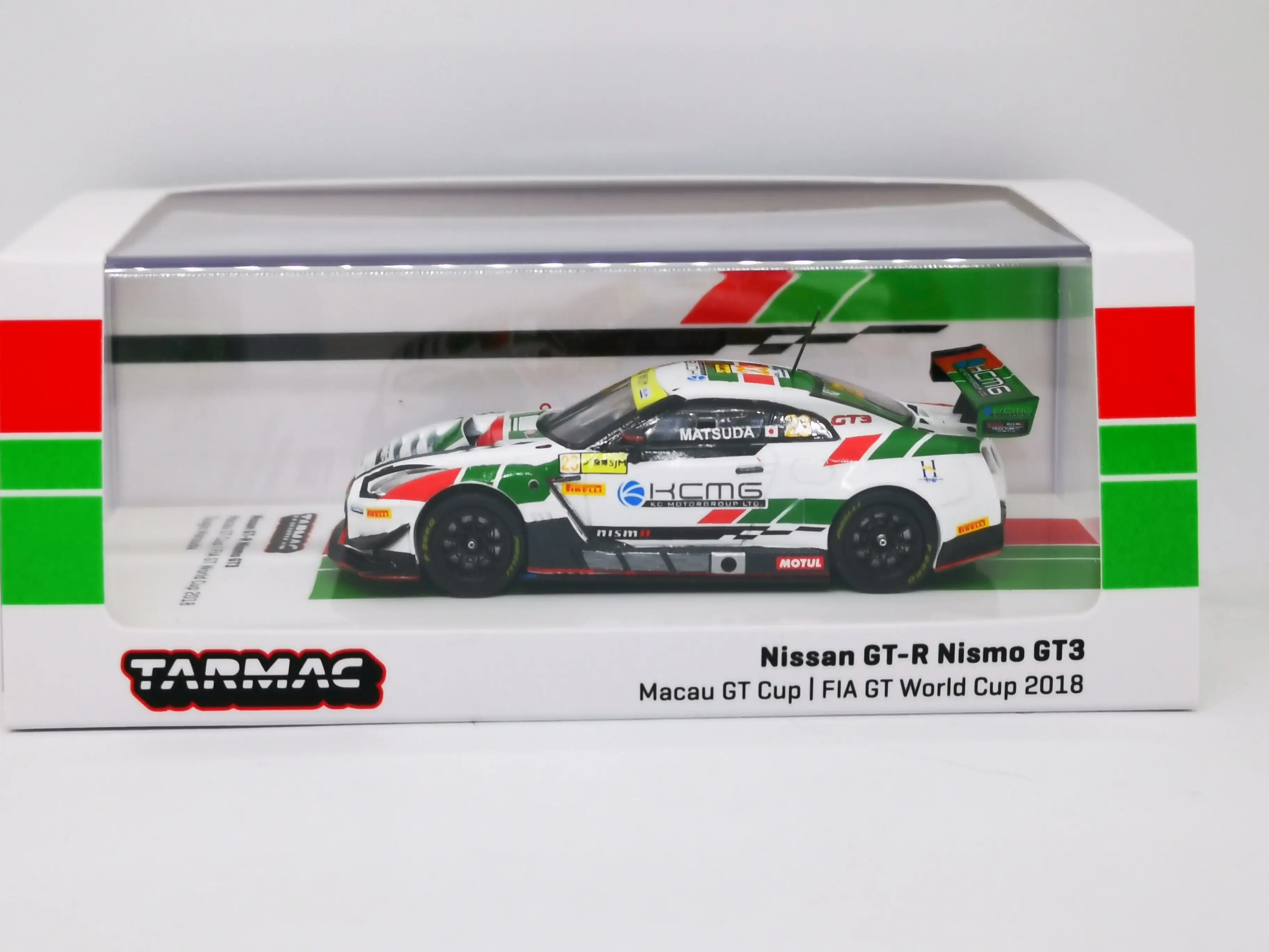Tarmac Works Nissan Nismo GT-R GT3 Macau GT Cup - FIA GT World Cup 2018 Tsugio Matsuda With Metal Oil Can - Image 3