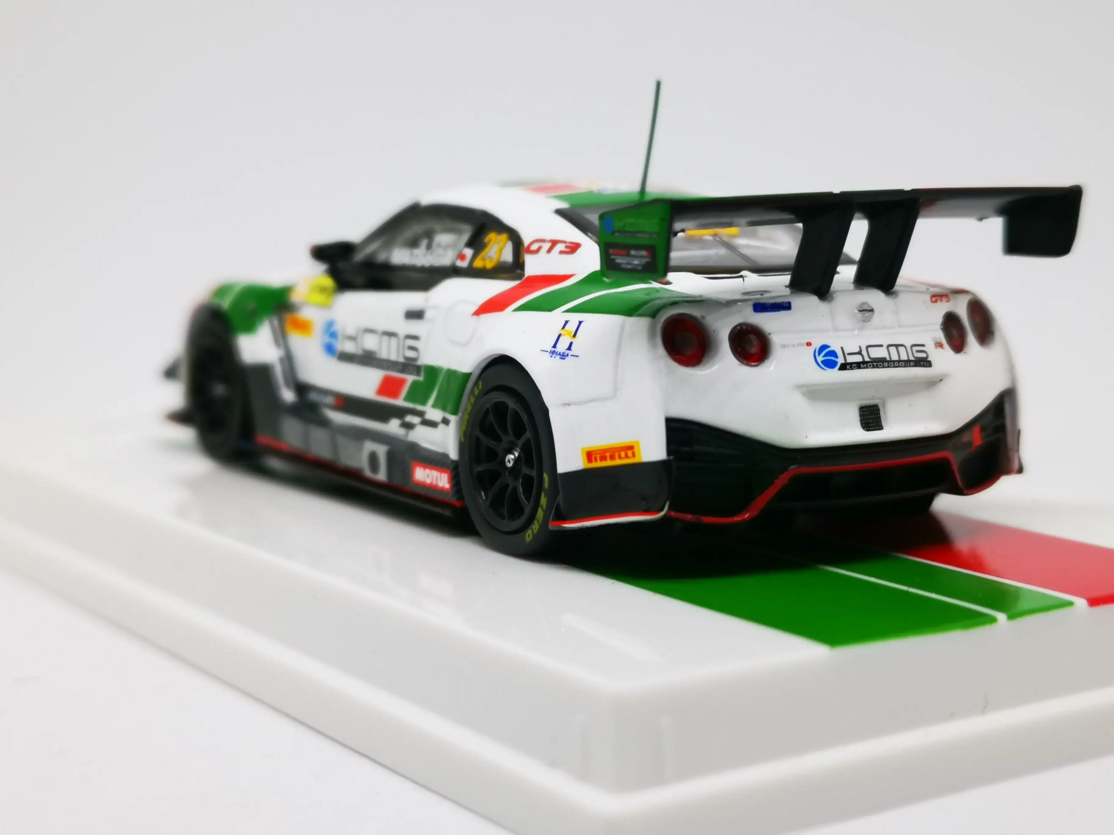 Tarmac Works Nissan Nismo GT-R GT3 Macau GT Cup - FIA GT World Cup 2018 Tsugio Matsuda With Metal Oil Can - Image 8