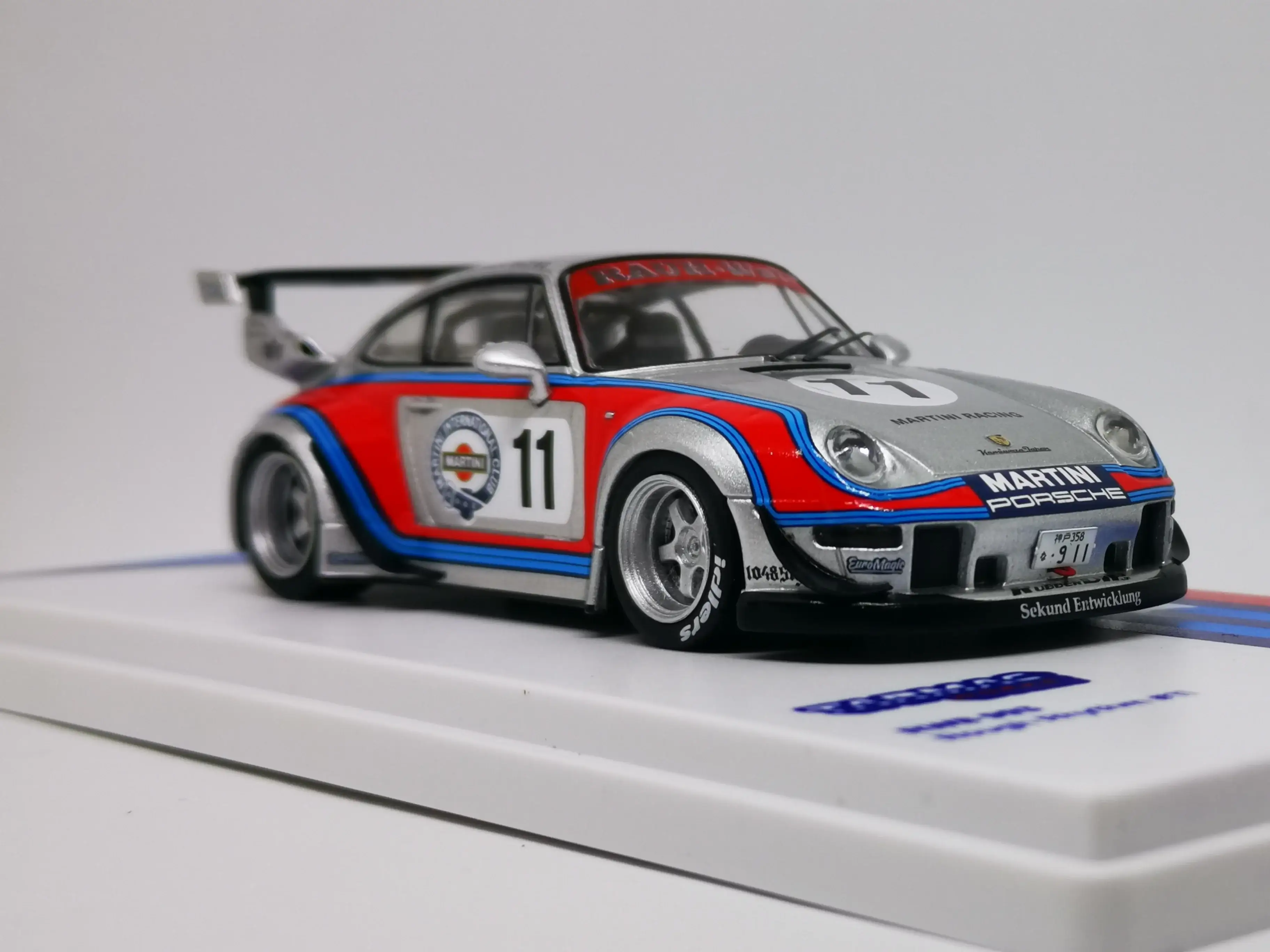 Tarmac Works 1:43 Scale Porsche 993 RWB Martini Rough Rhythm #11 - Image 3