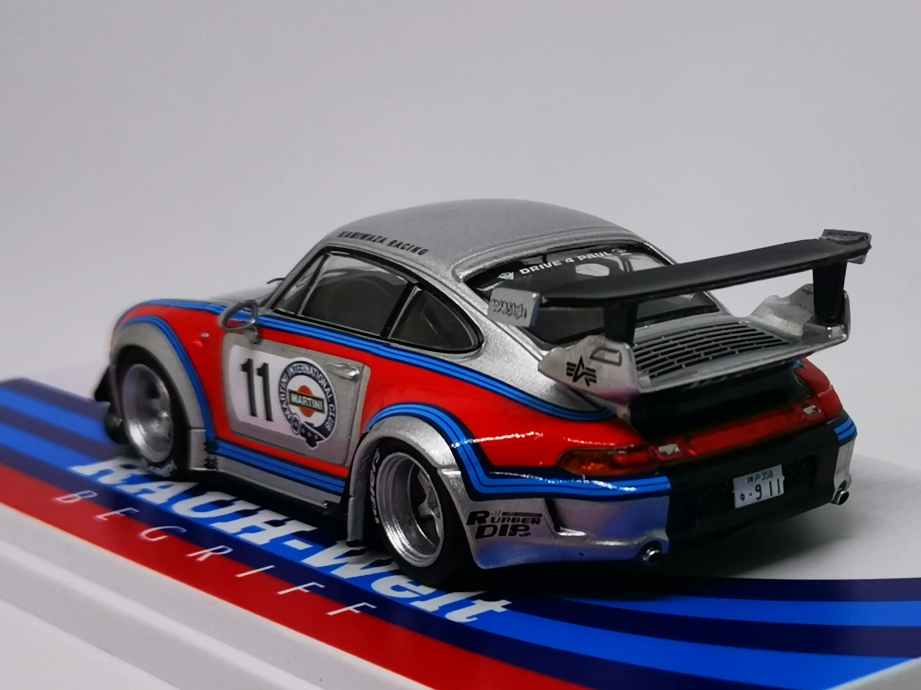 Tarmac Works 1:43 Scale Porsche 993 RWB Martini Rough Rhythm #11 - Image 7