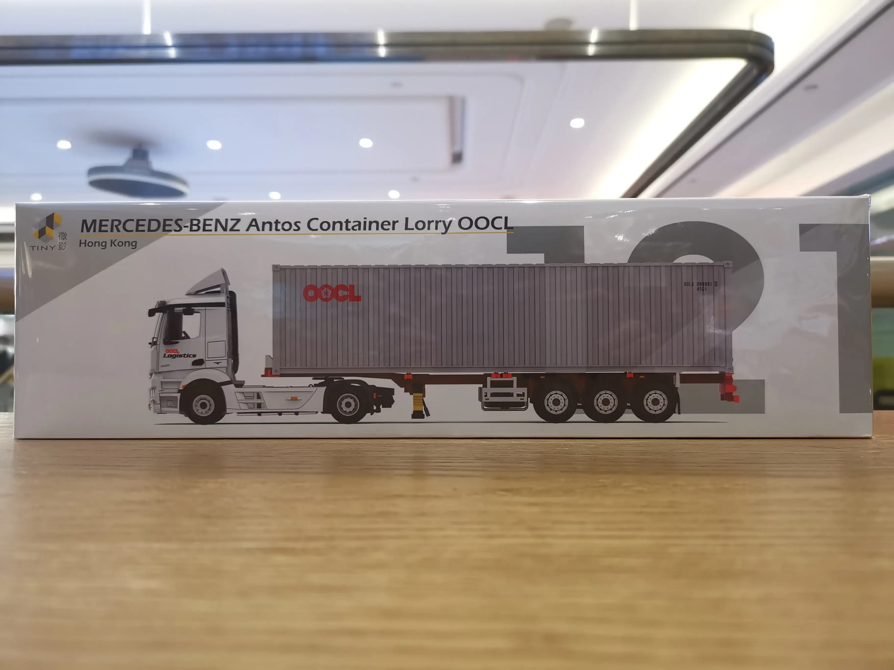 Tiny #121 1/64 Mercedes-Benz Actros OOCL Container