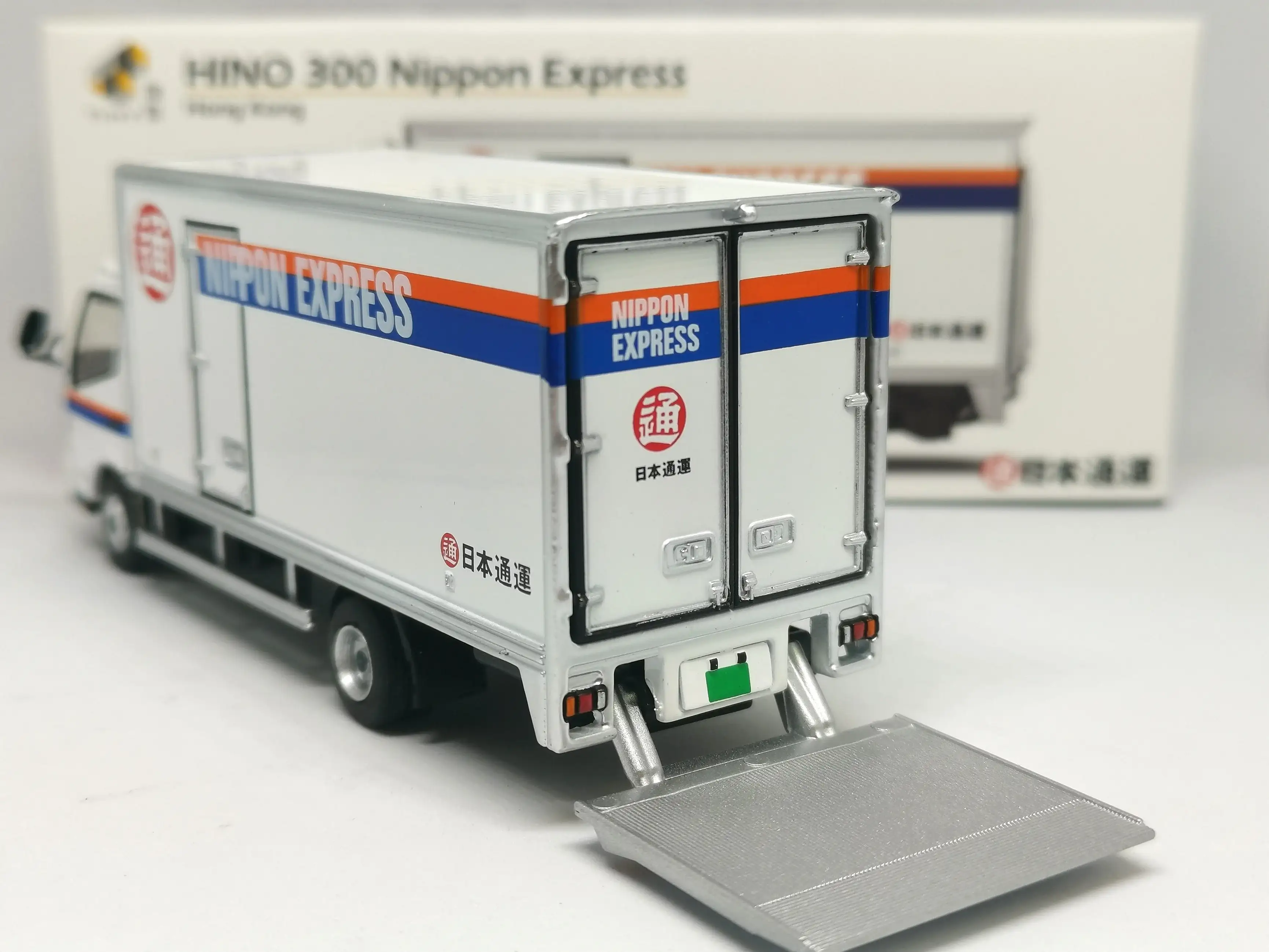 Tiny Hino 300 Nippon Express 1:64 Scale - Image 2