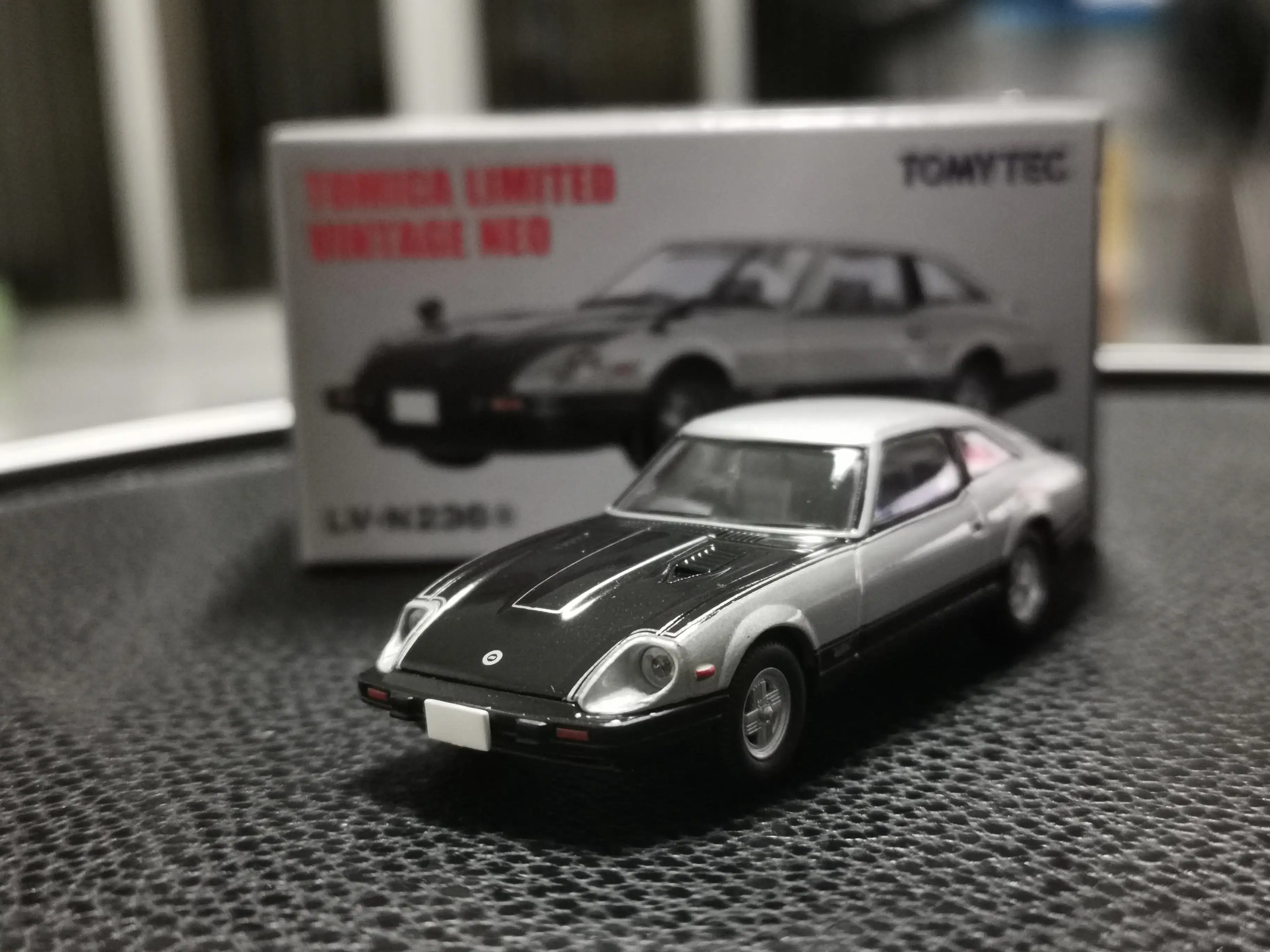 Tomica Limited Vintage Neo LV-N236a Nissan FairladyZ-T Turbo 2by2 (Silver/Black)