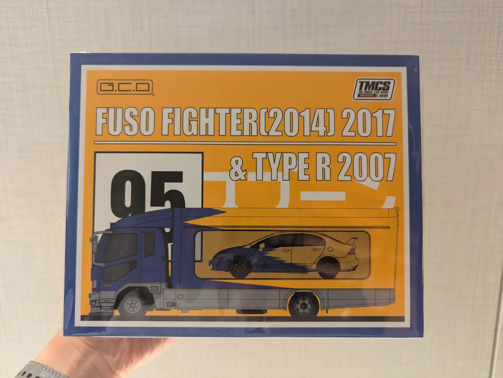 TMCS25 X GCD 1:64 Scale Spoon Mitsubishi Fuso Tow Truck with Honda Civic FD2 Type R