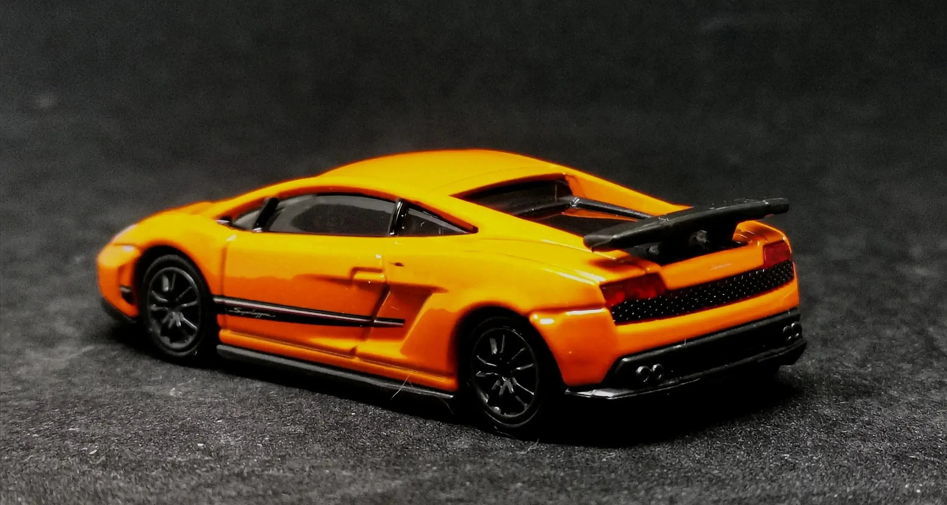 Tomica Premium No.33 Gallardo Super Leggera set of two - Image 3