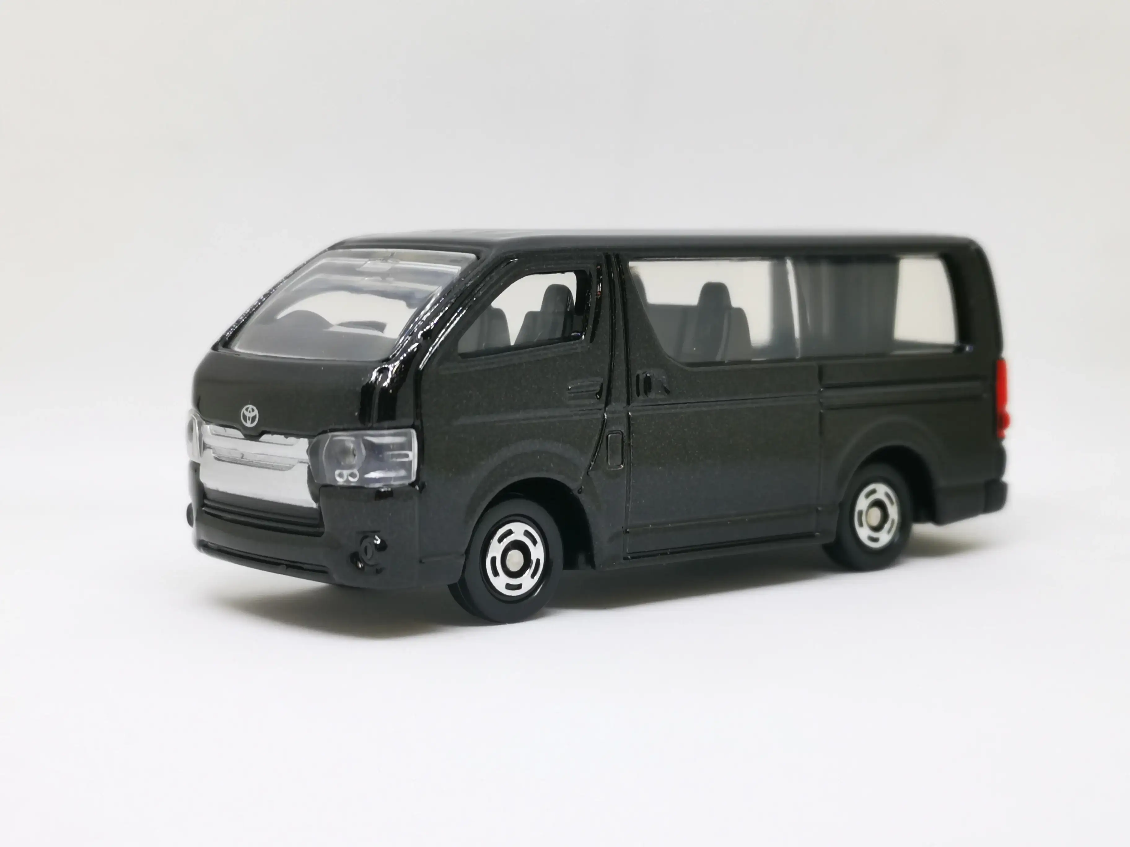 Tomica #113 Toyota Hiace