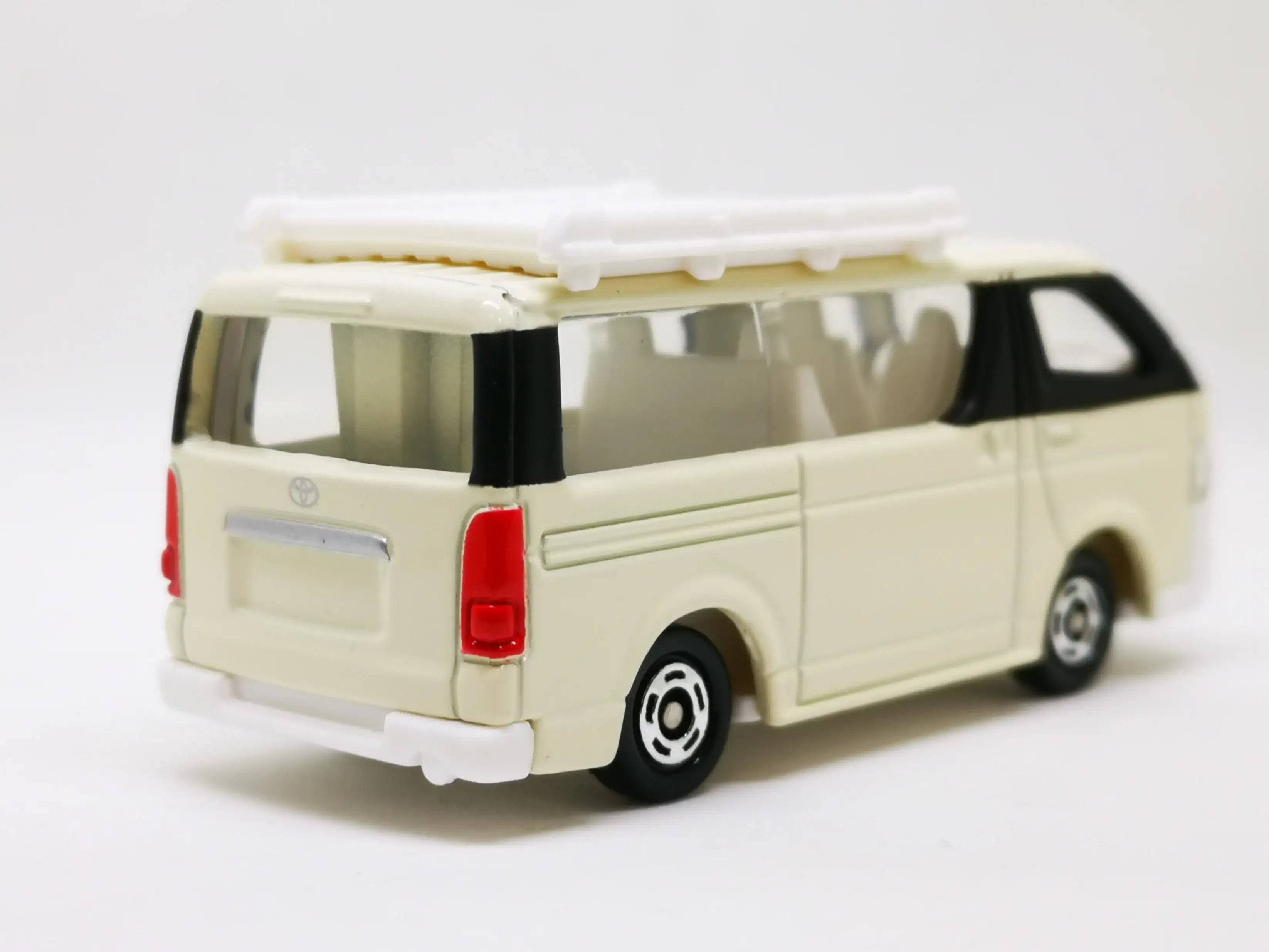 Tomica #113 Toyota Hiace 1st edition - Image 4