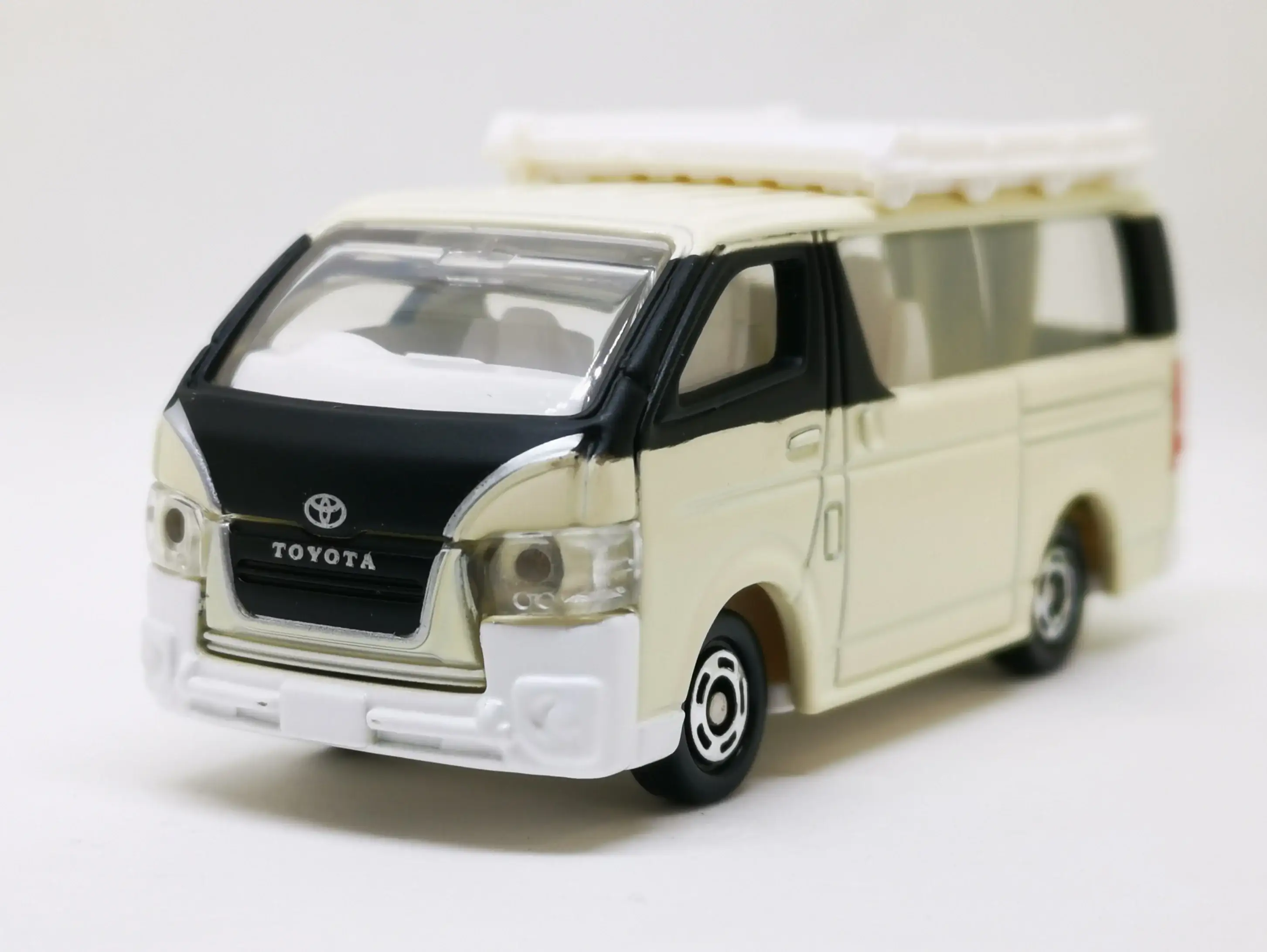 Tomica #113 Toyota Hiace 1st edition - Image 5