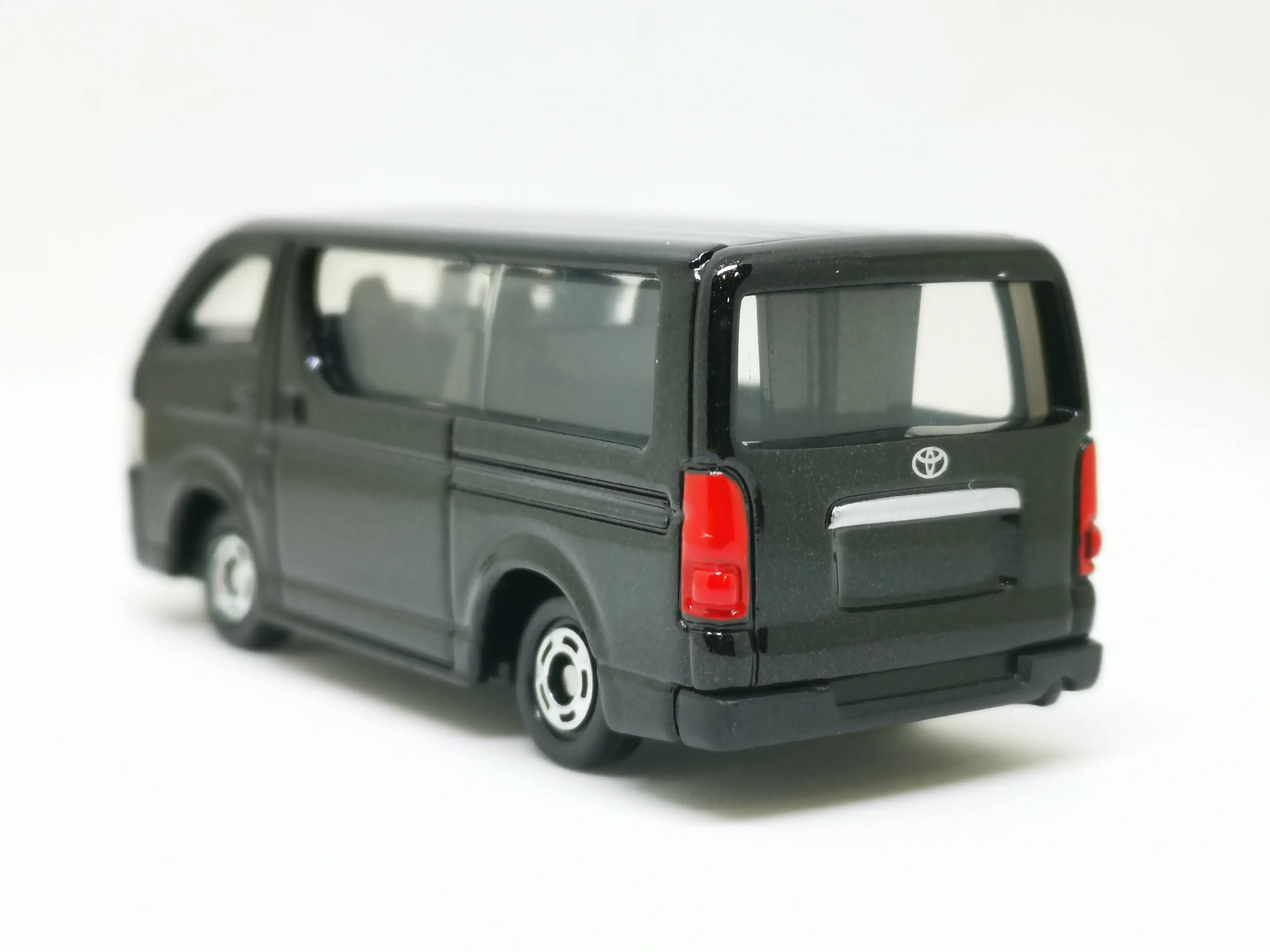 Tomica #113 Toyota Hiace - Image 2