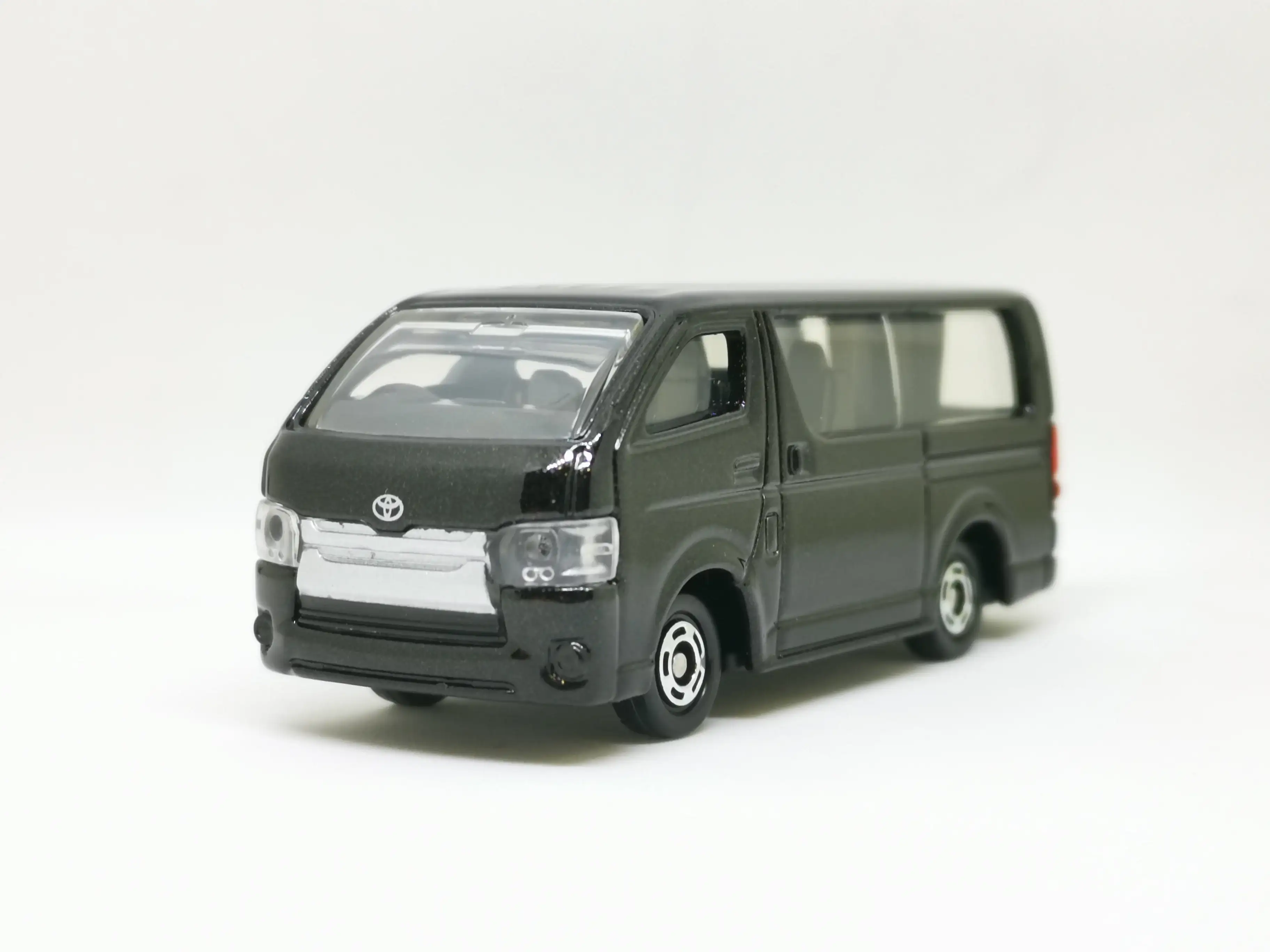 Tomica #113 Toyota Hiace - Image 3