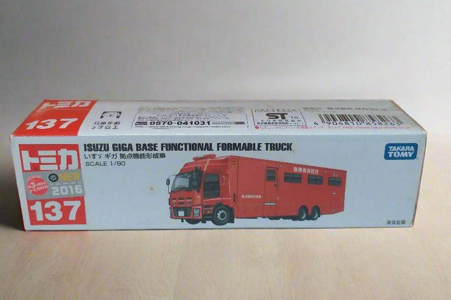 TOMICA #137 Isuzu Giga Base Functional Formable Truck