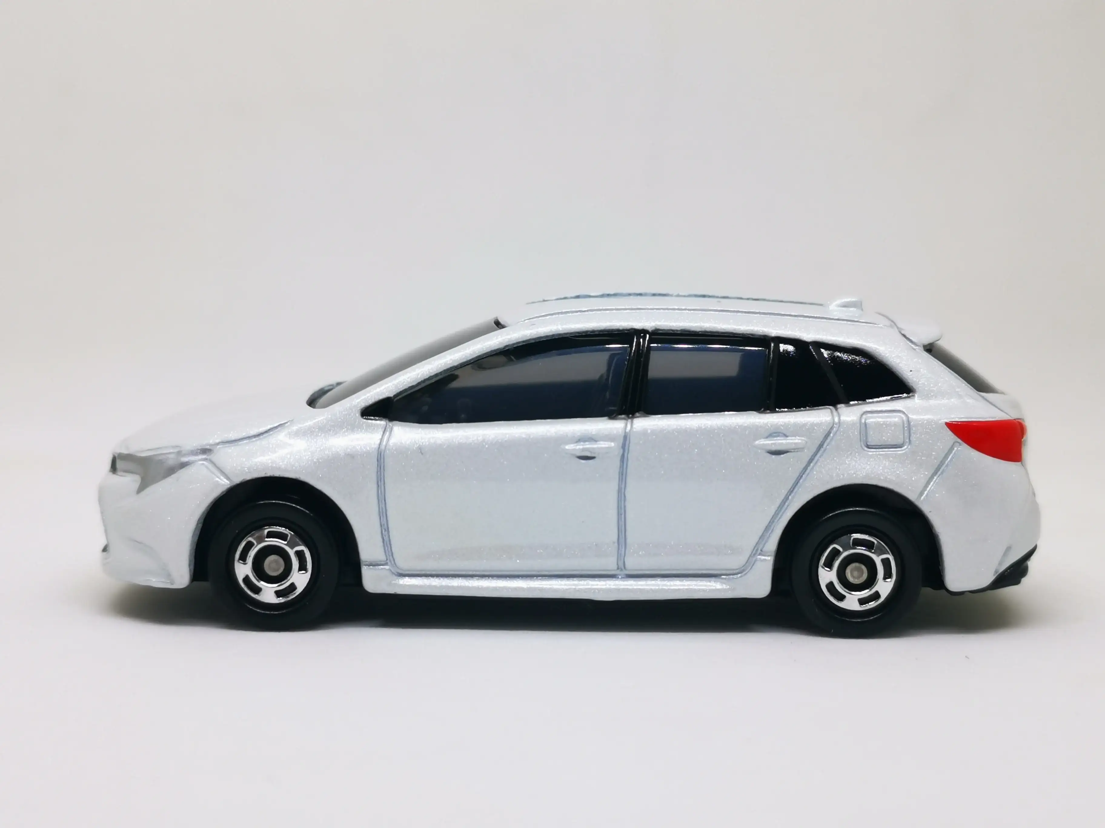 Tomica #24 Toyota Corolla Touring 1/64 SCALE Set of Two - Image 10