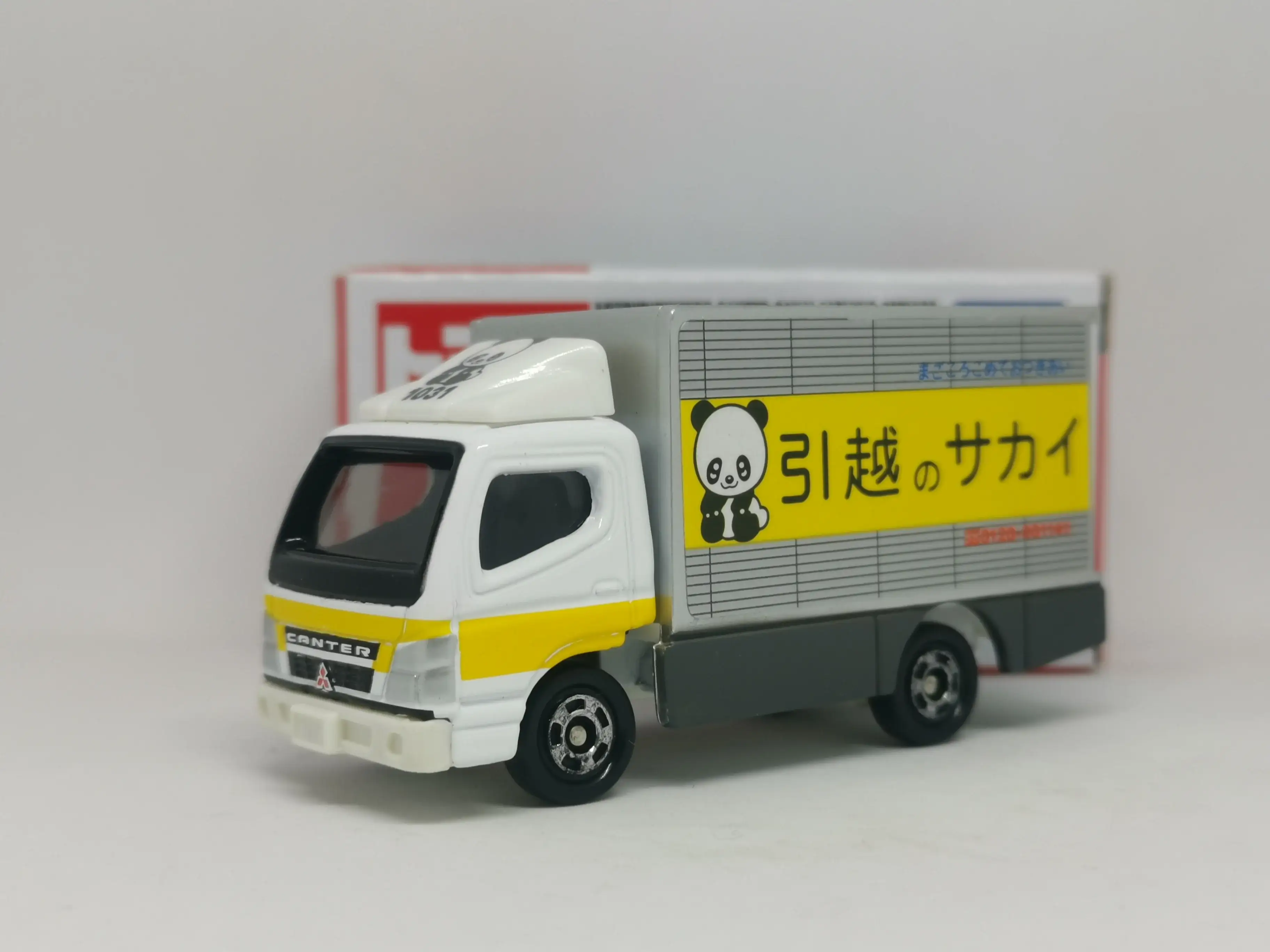 Tomica #29 Mitsubishi Fuso Canter House Moving Truck - Image 2