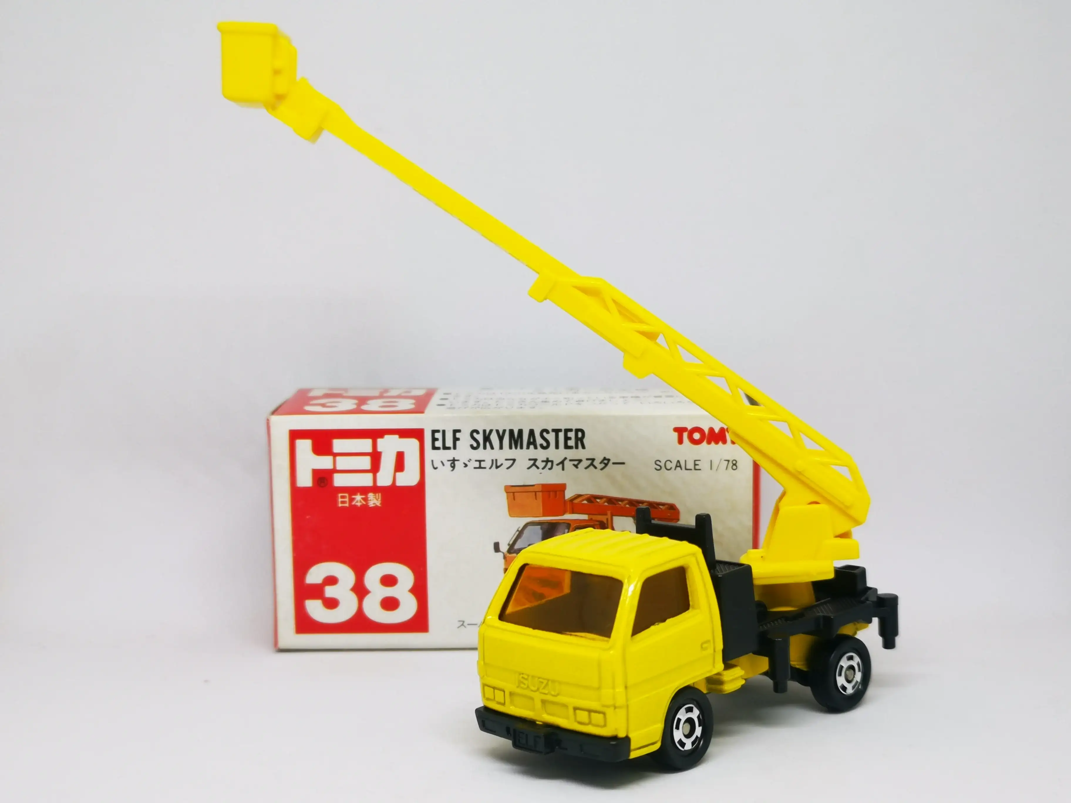 Tomica #38 Isuzu Elf Skymaster Made in Japan