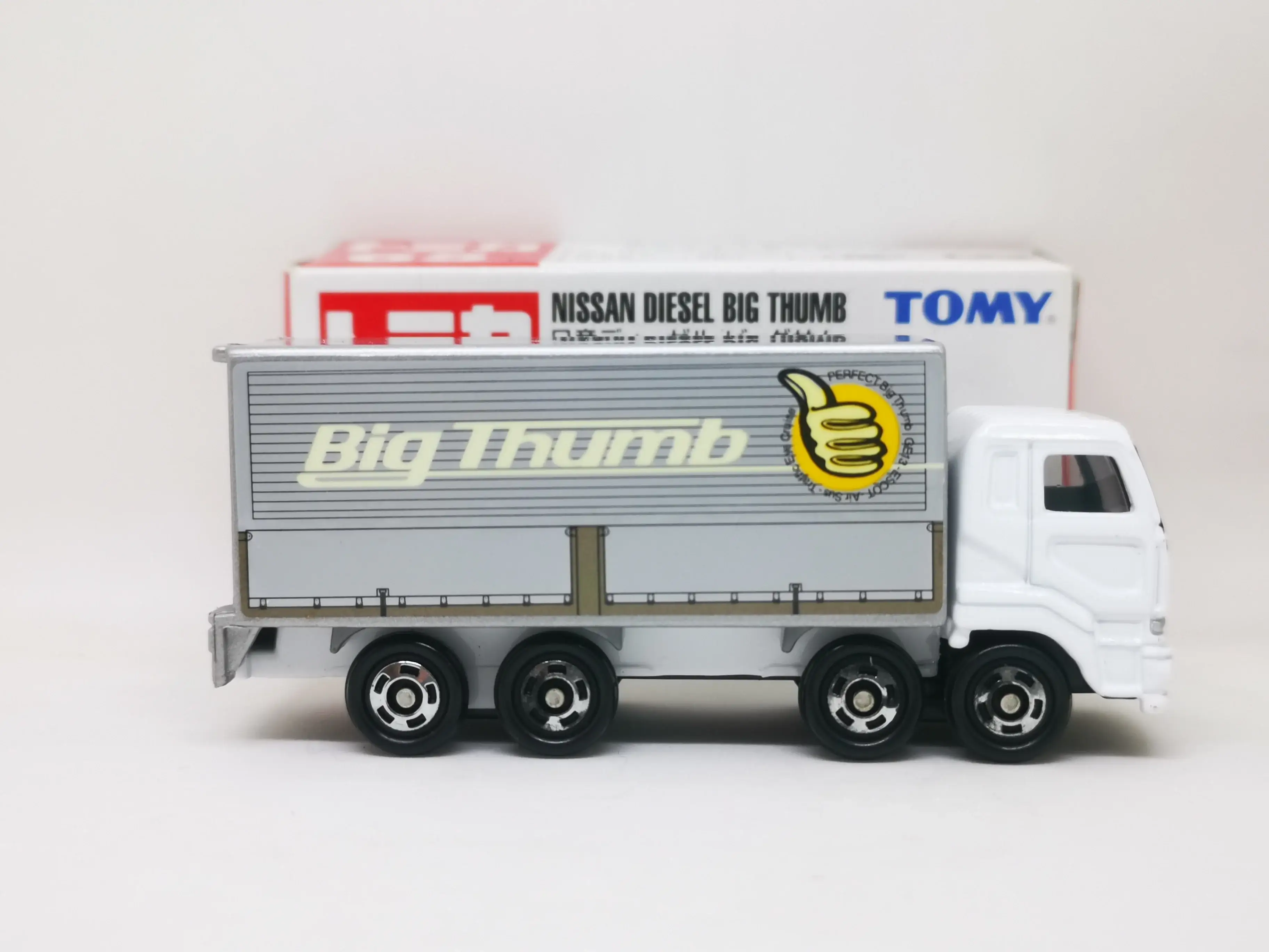 Tomica #65 Nissan Diesel Big Thumb - Image 3