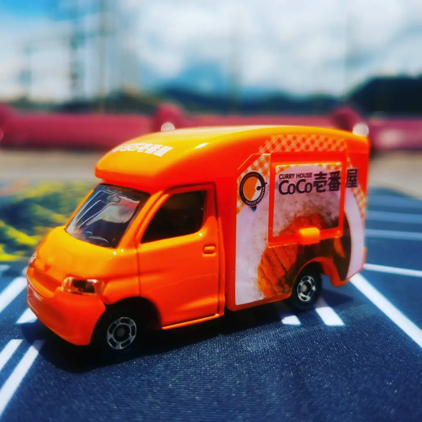 Tomica #91 Toyota Town Ace
Coco Ichibanya Kitchen Car - Image 2