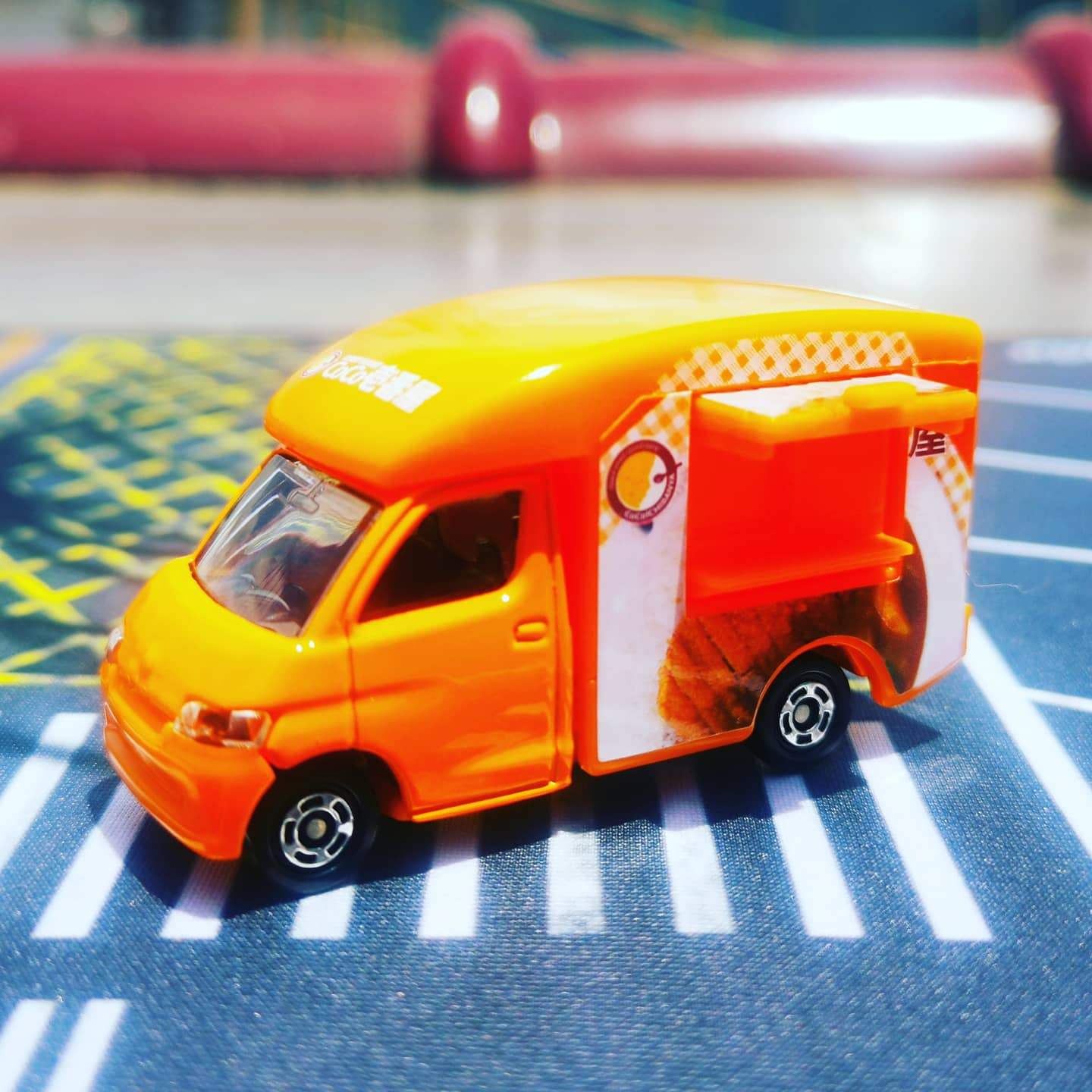 Tomica #91 Toyota Town Ace
Coco Ichibanya Kitchen Car - Image 3