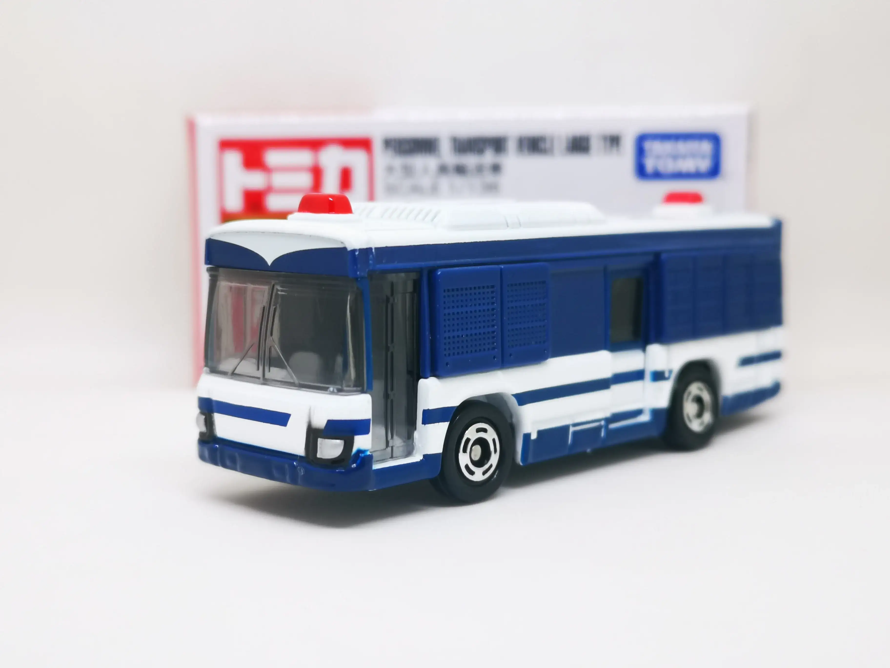 Tomica #98 Isuzu Erga Personnel Transport Vehicle Large Type