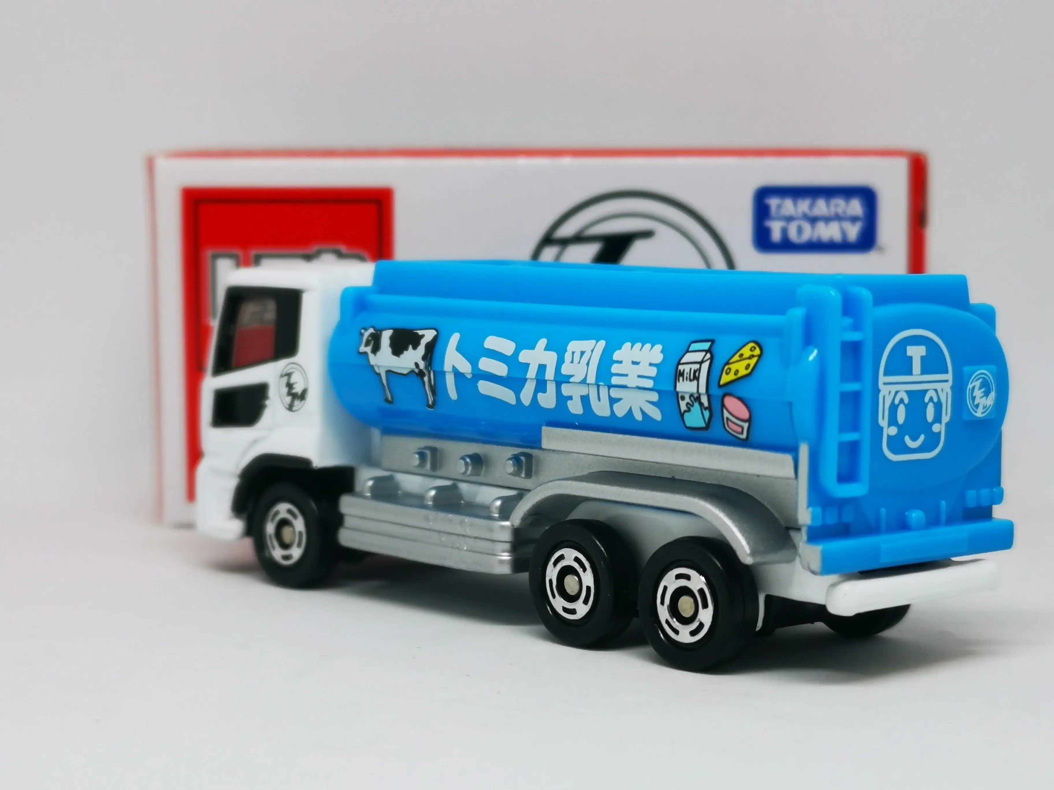 Tomica Event Model #10 UD Trucks Quon
Milk Tank Lorry - Image 3