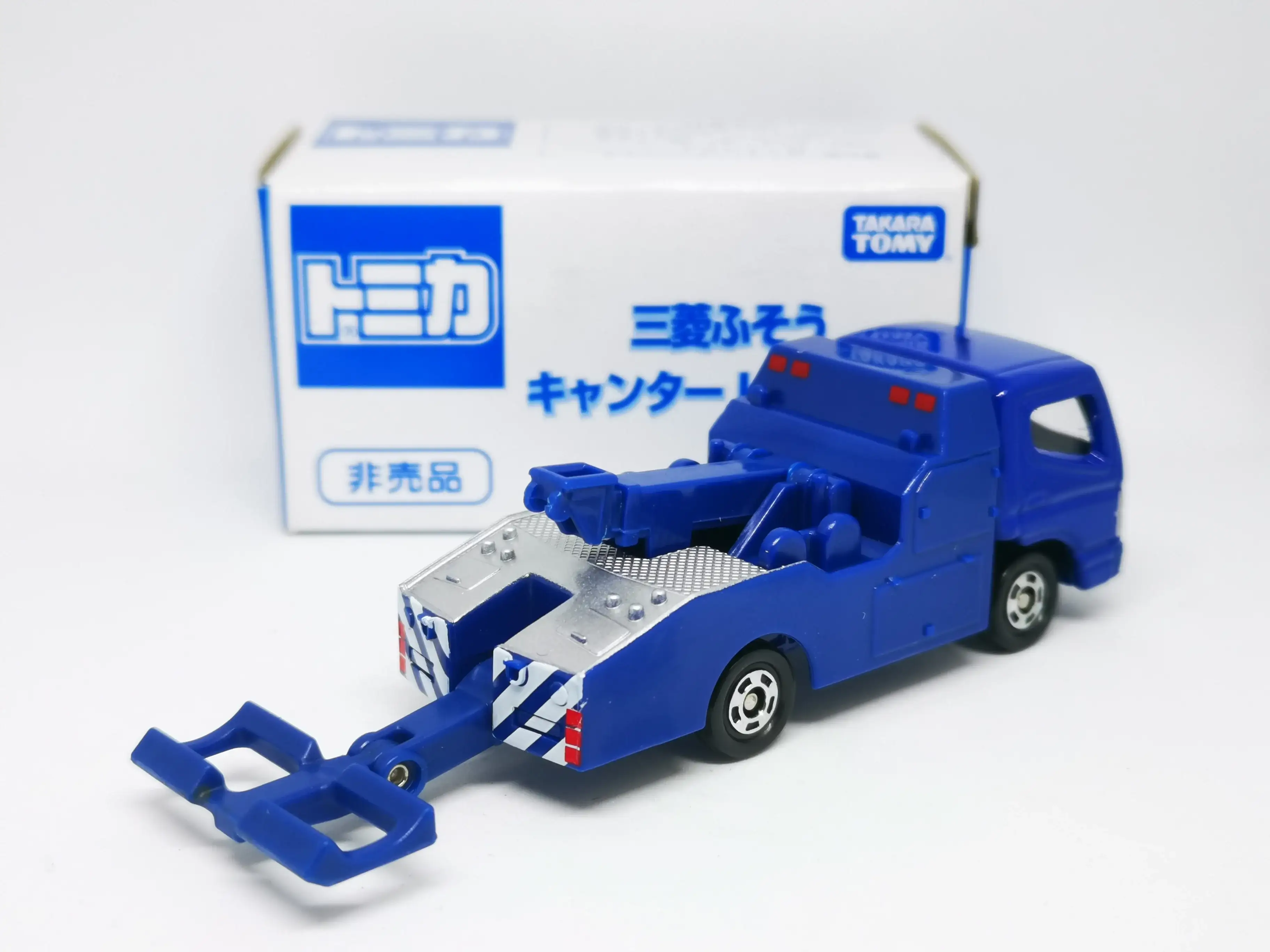 Tomica Expo Exclusive Mitsubishi Fuso canter Tow Truck - Image 2