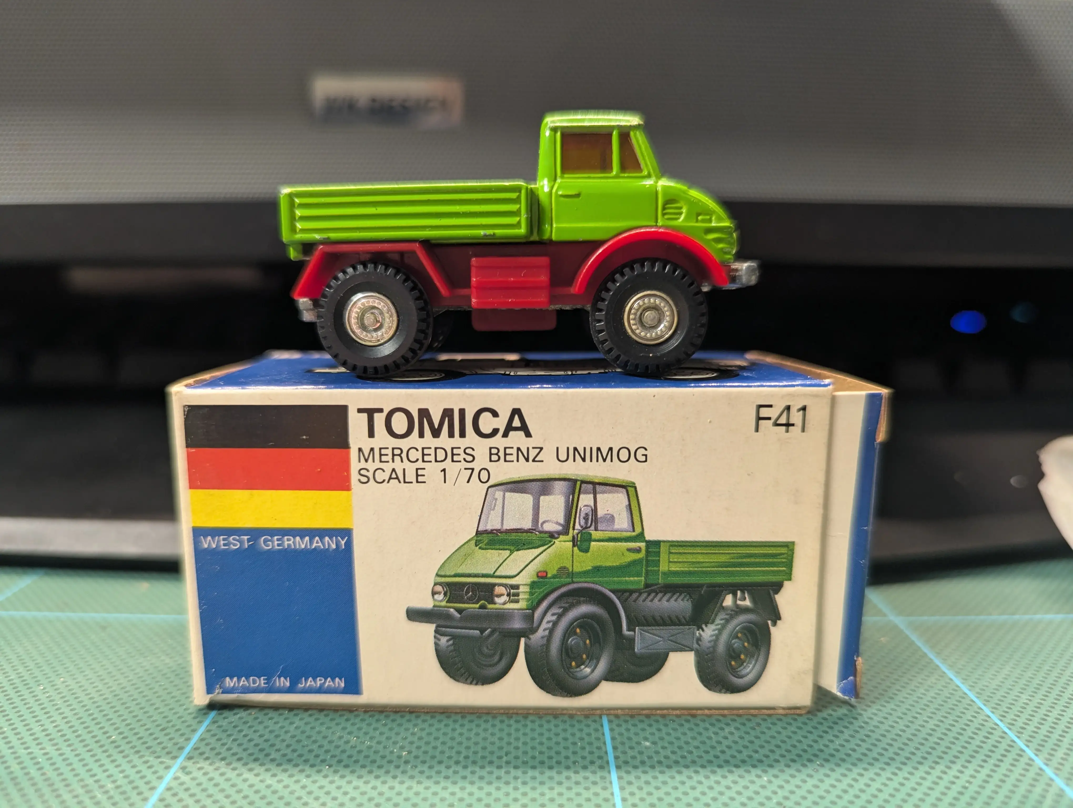 Tomica #F41 Mercedes Benz Unimog - Image 2