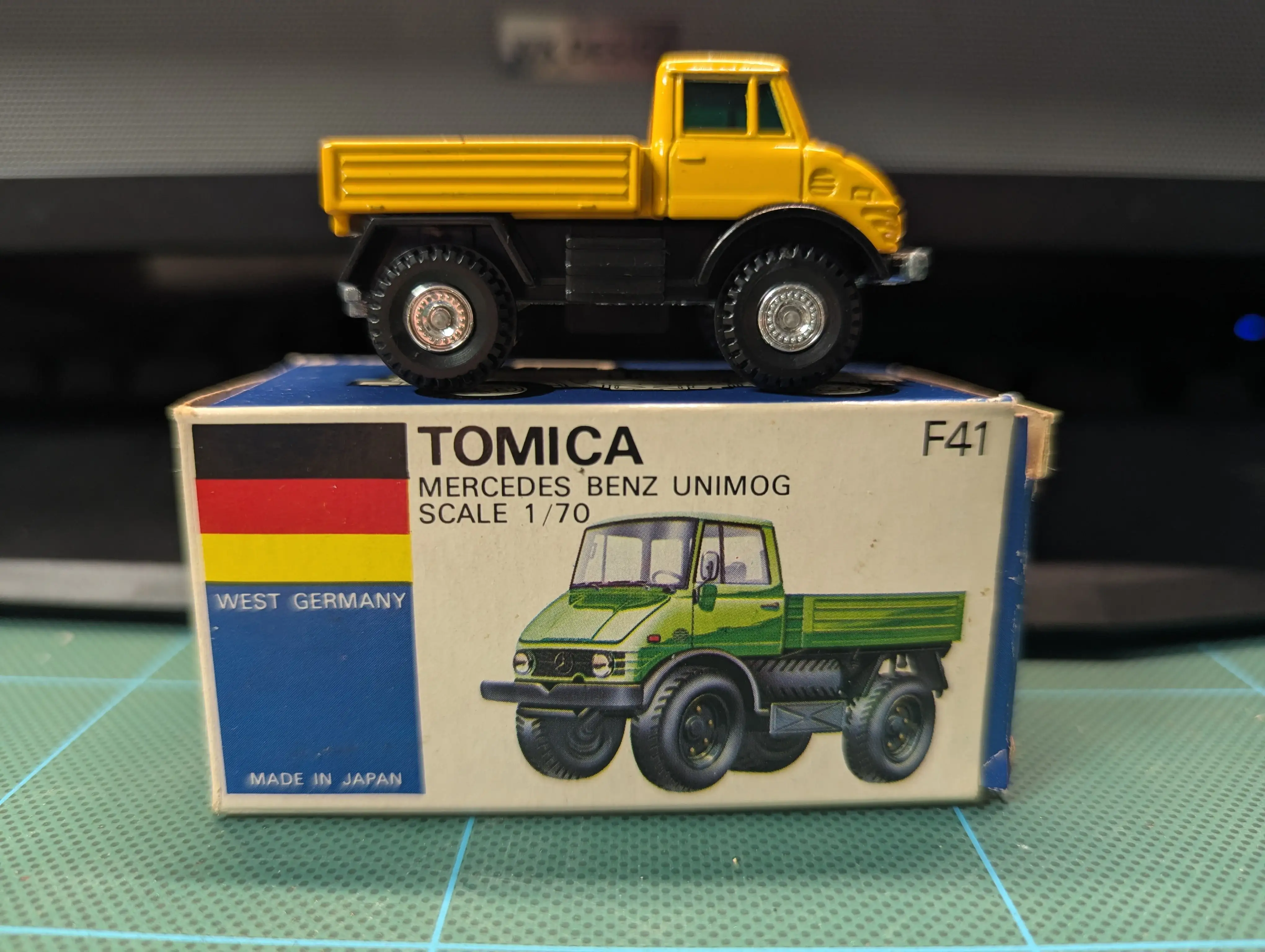 Tomica #F41 Mercedes Benz Unimog