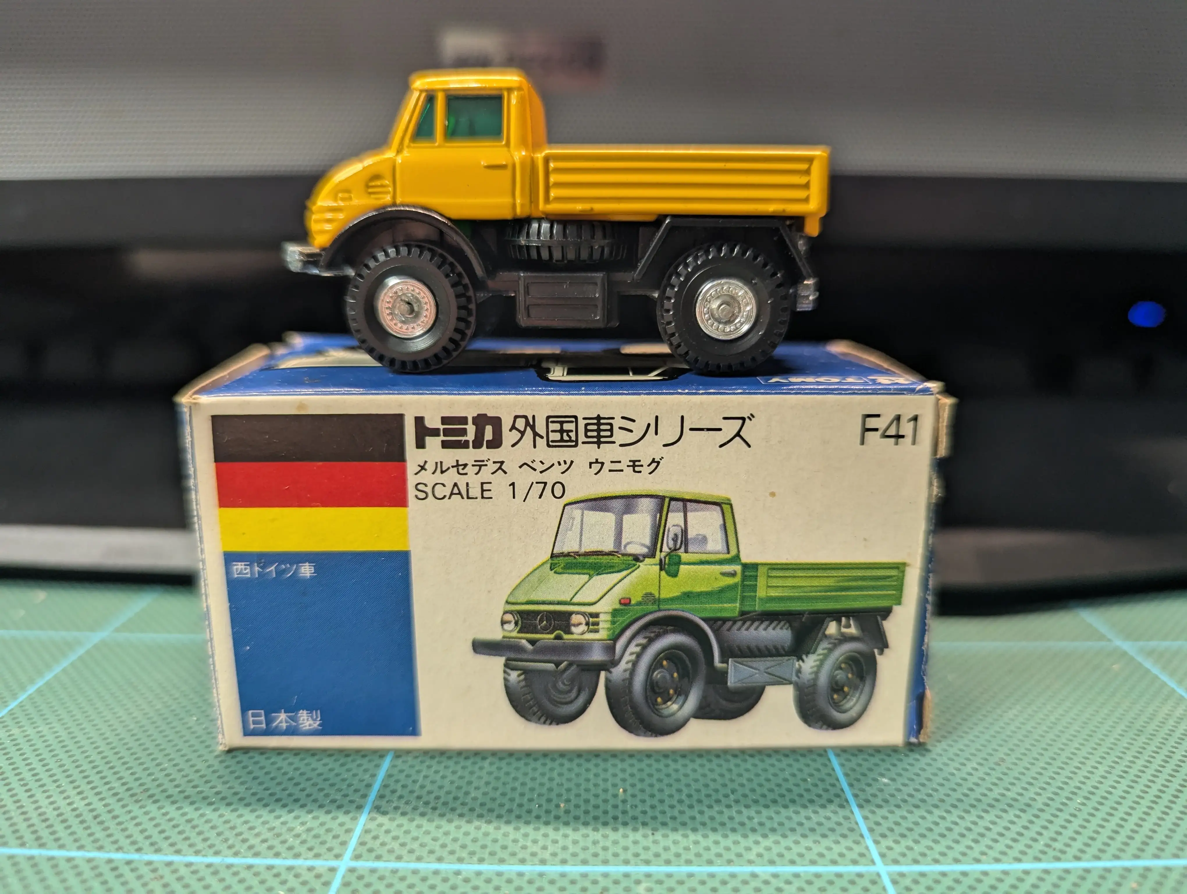 Tomica #F41 Mercedes Benz Unimog - Image 2