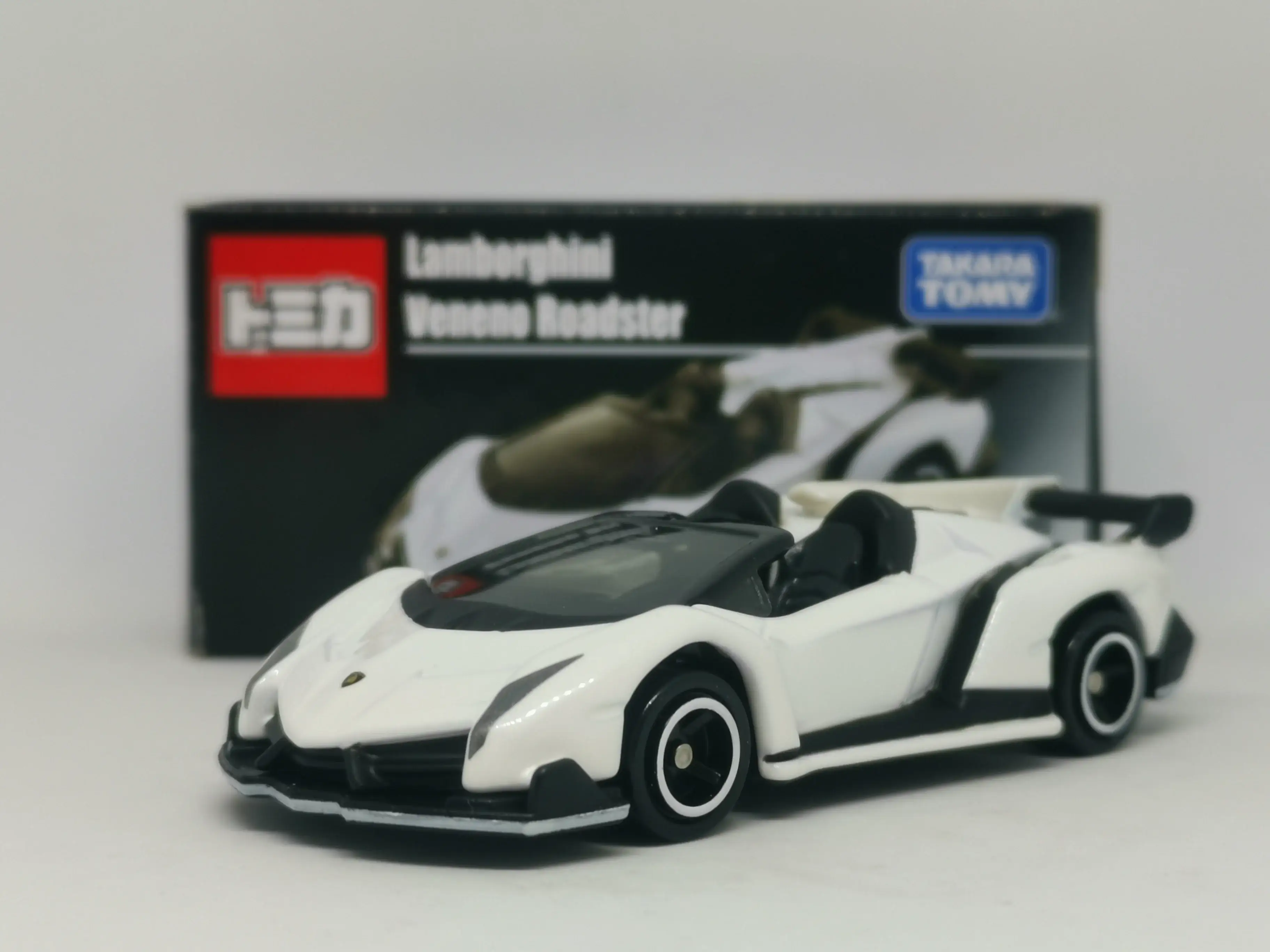 Tomica Hong Kong Exclusive Lamborghini Veneno Roadster (White)
