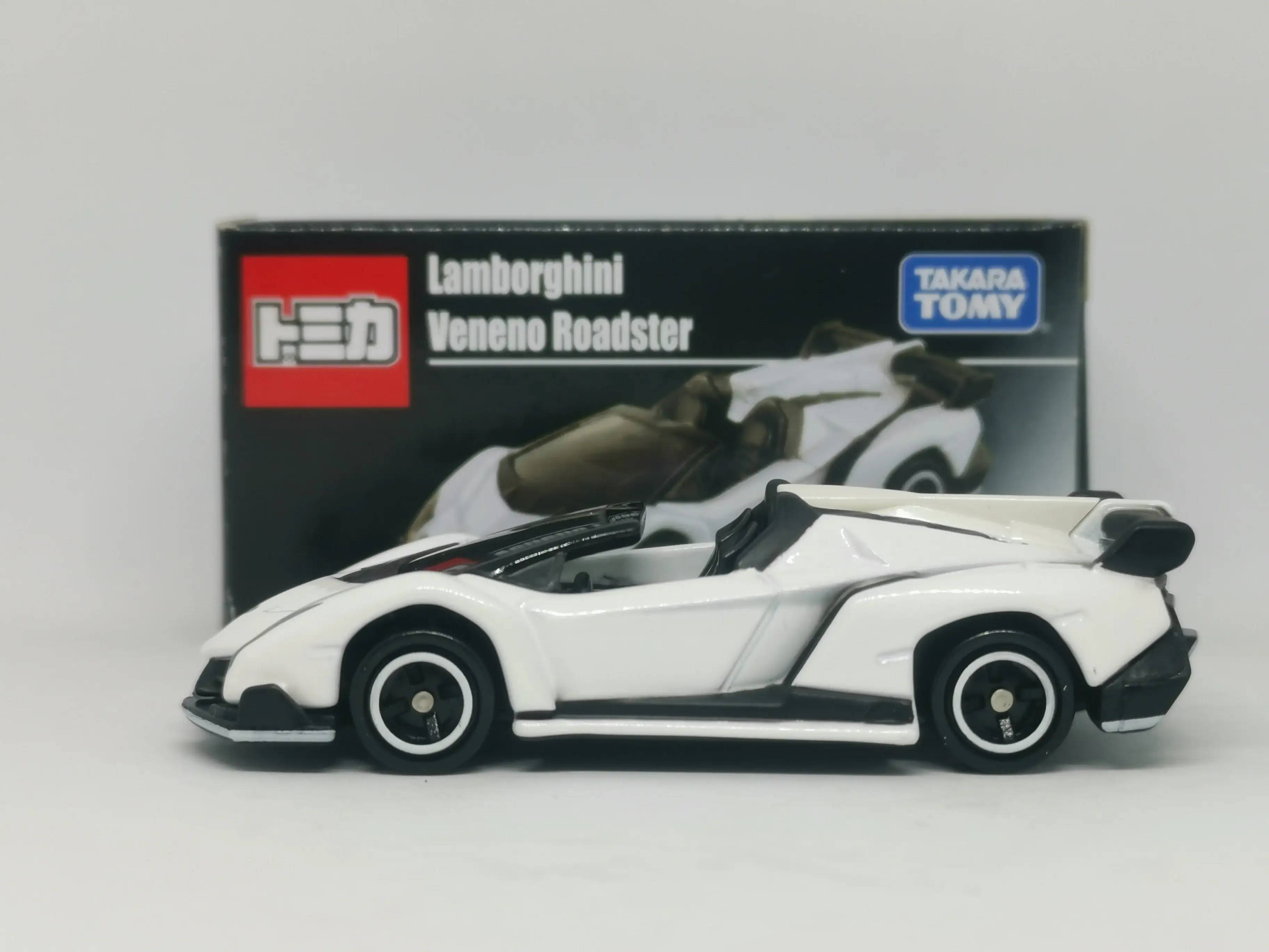 Tomica Hong Kong Exclusive Lamborghini Veneno Roadster (White) - Image 3