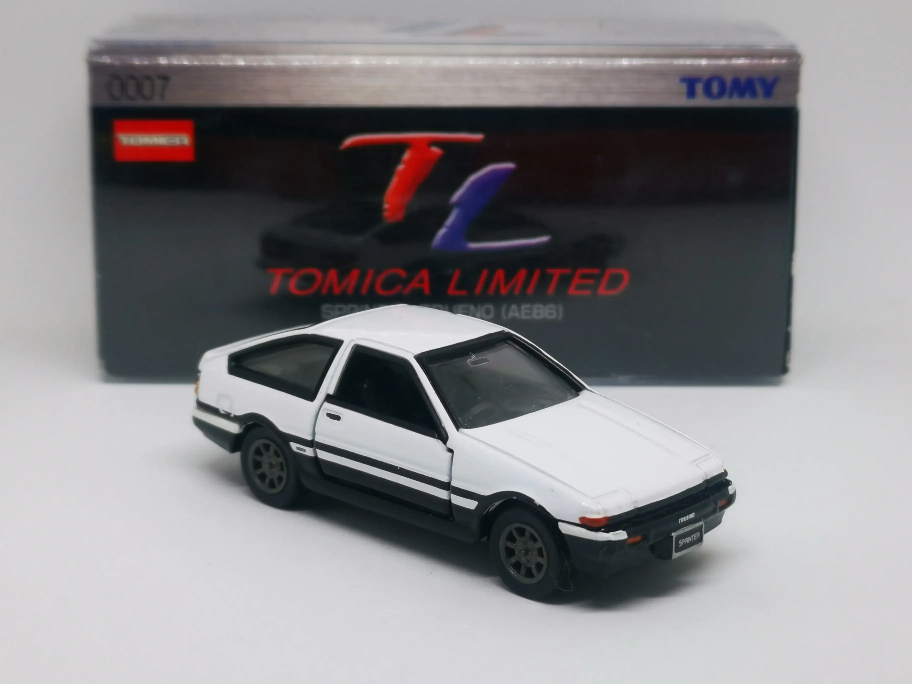 Tomica Limited #7 Toyota Corolla Sprinter Trueno AE86 - Image 2