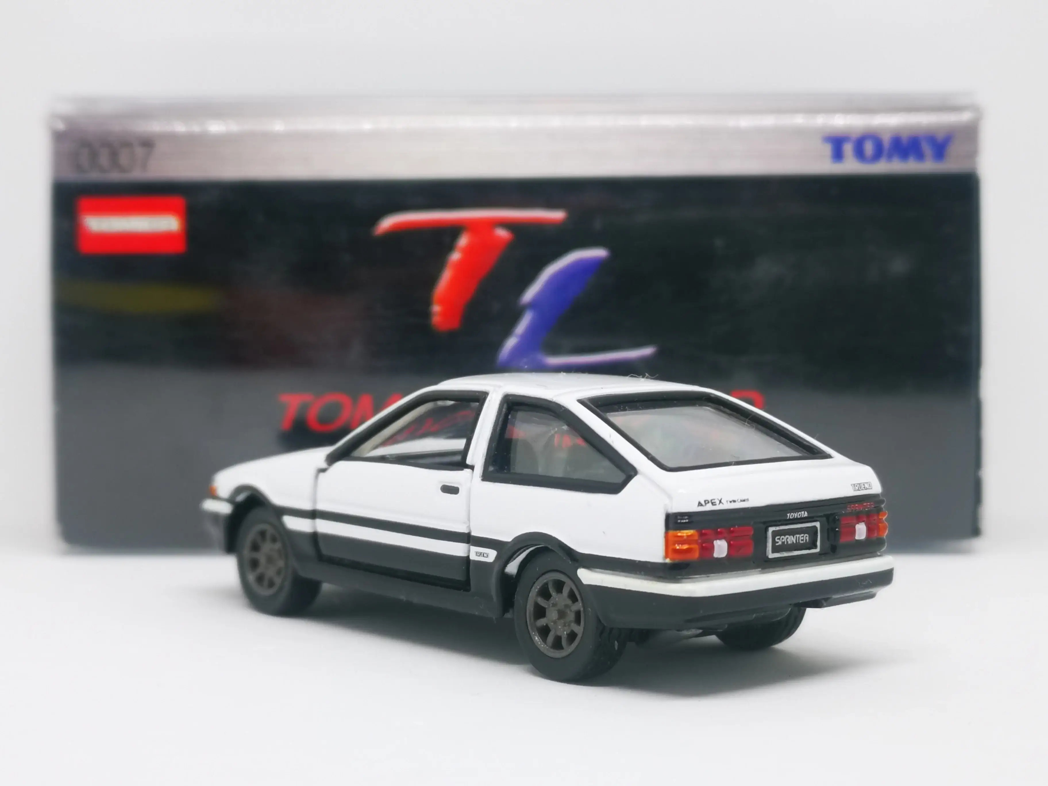 Tomica Limited #7 Toyota Corolla Sprinter Trueno AE86 - Image 3