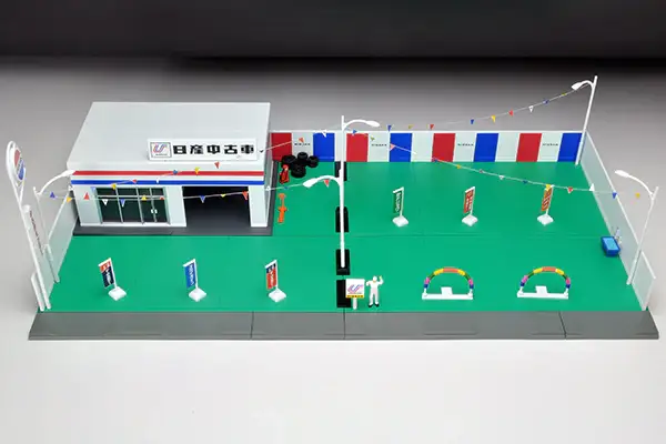 Tomica Limited Vintage Carama Vintage 04d Used Car Store (Nissan Used Car) - Image 3