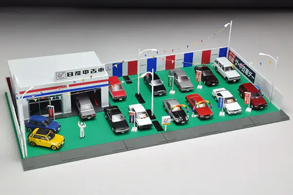 Tomica Limited Vintage Carama Vintage 04d Used Car Store (Nissan Used Car) - Image 4