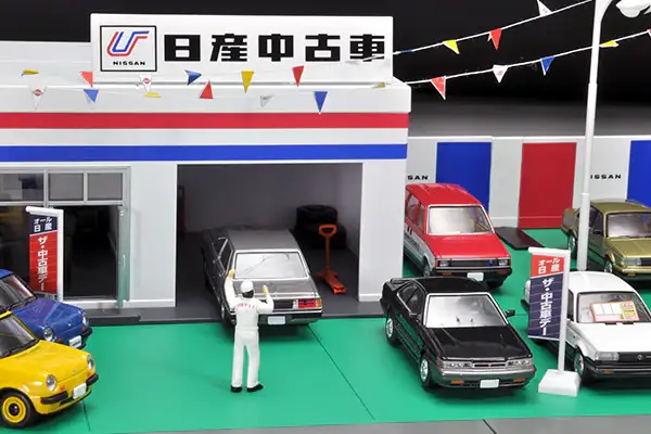 Tomica Limited Vintage Carama Vintage 04d Used Car Store (Nissan Used Car) - Image 6